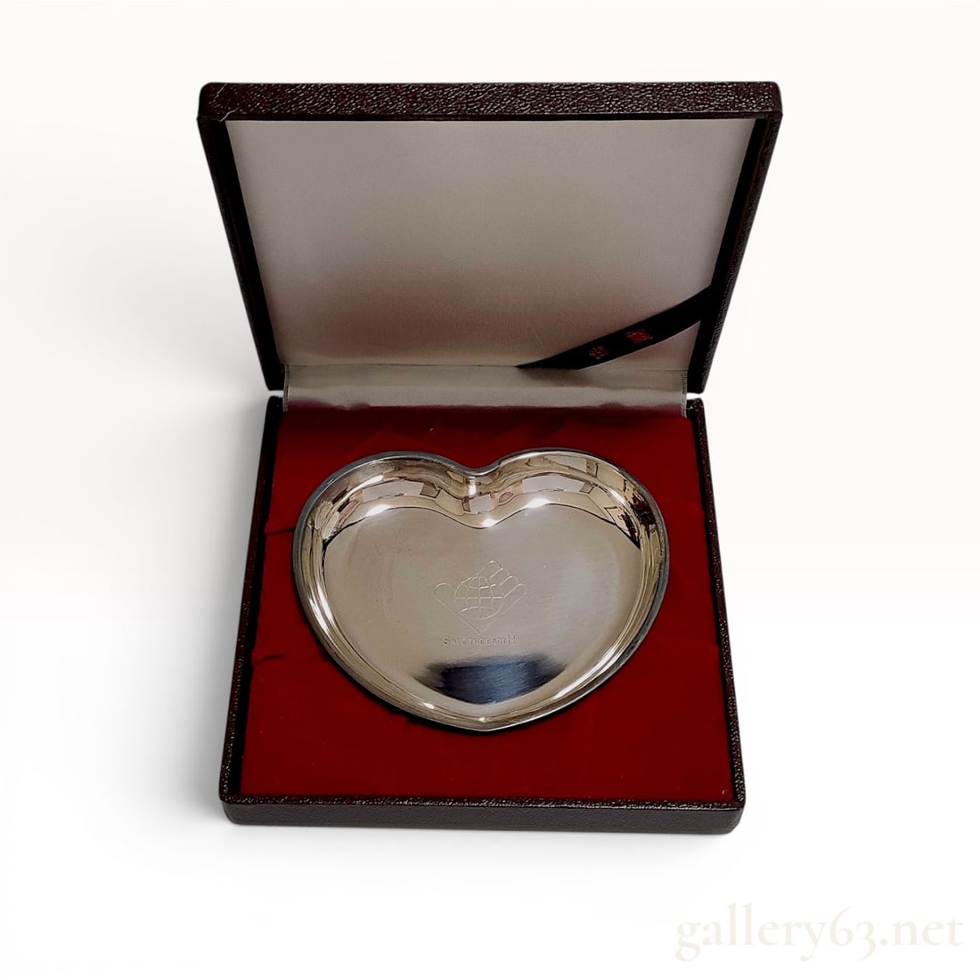 Japanese Silver Heart-Shaped Commemorative Dish for Hachiou Co. Ltd. w/Box: Japanese silver heart-shaped commemorative dish commissioned by Hachiou Co. Ltd. for their 25th anniversary. The tray features an engraved logo depicting a hand holding a globe with the phrase SAVE TH