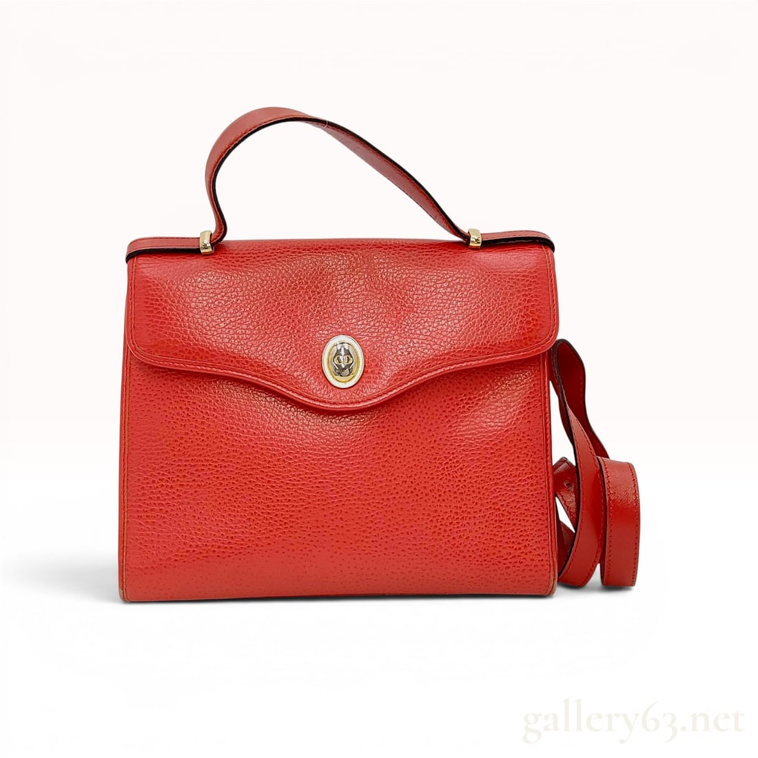 Christian Dior Vintage Red Pebbled Leather Top Handle Handbag: Christian Dior vintage structured satchel, late 20th century. Crafted from red pebbled leather with a single fixed top handle, detachable shoulder strap, and gold-tone CD logo hardware. The interior i