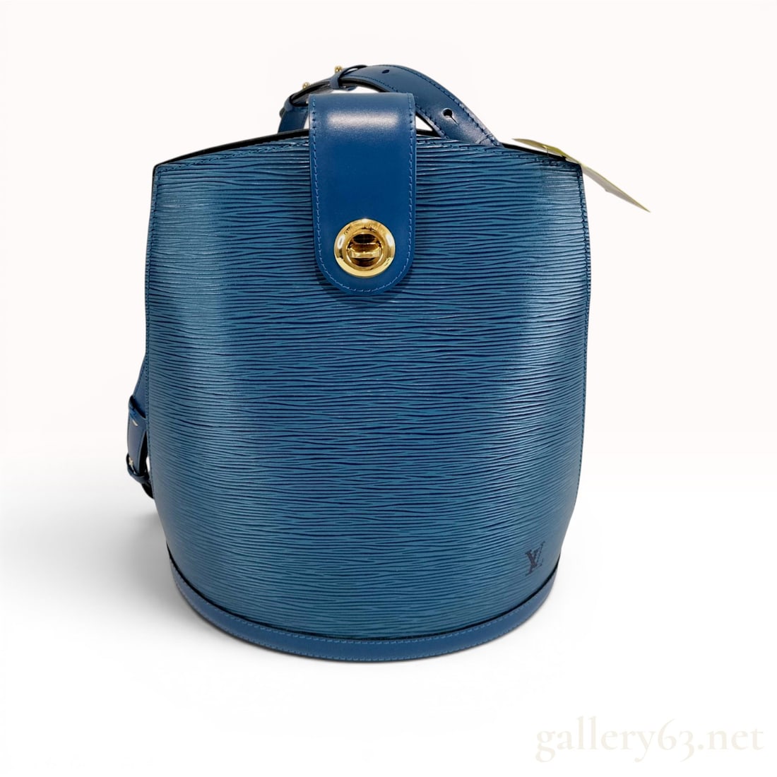 Louis Vuitton Blue Epi Leather Cluny Shoulder Bag: Louis Vuitton Cluny shoulder bag, model M52255, in Toledo blue Epi leather. The structured bucket-style bag features an adjustable leather shoulder strap and a front tab with a polished gold-tone turn