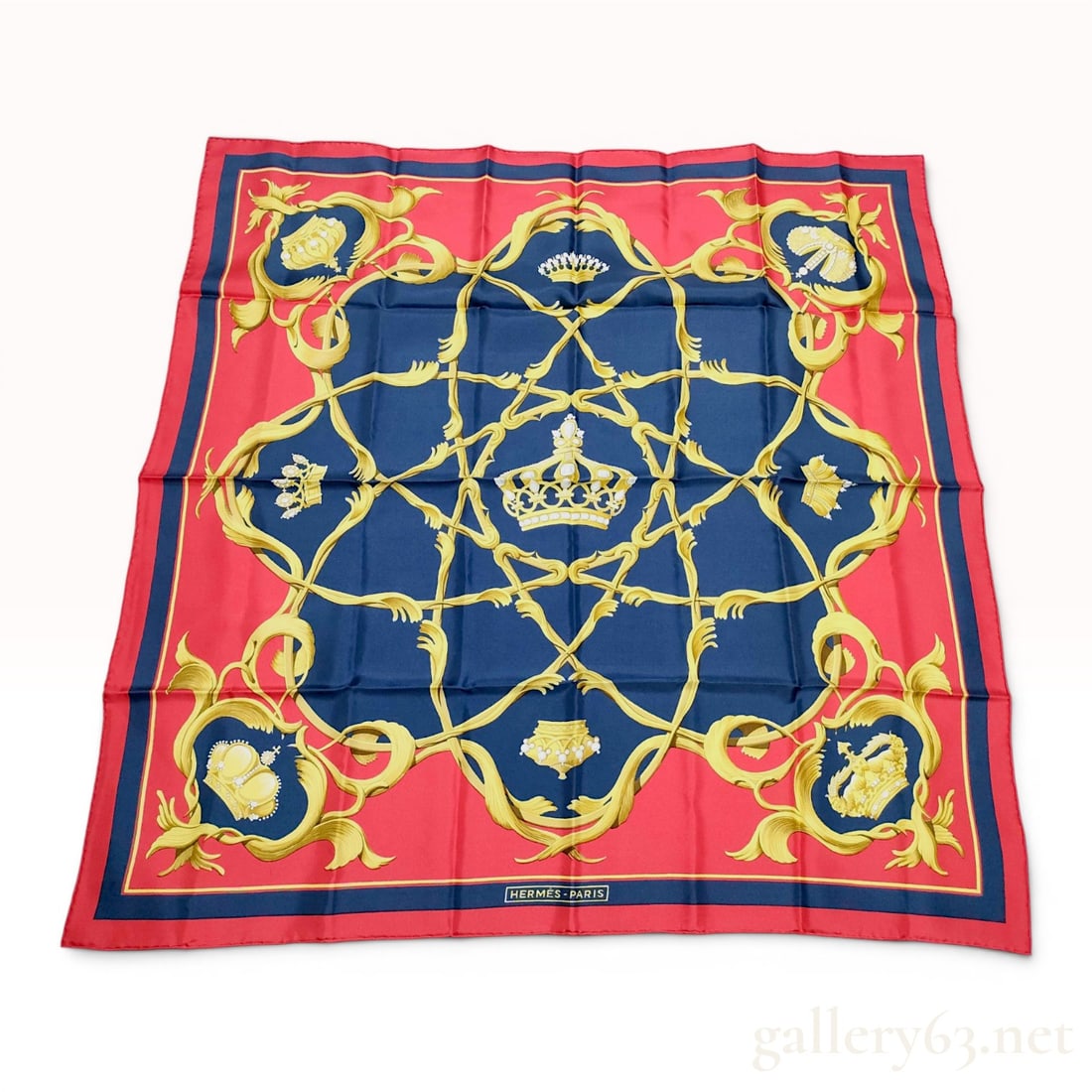 Hermes Les Couronnes Pattern Silk Scarf: Hermès silk scarf in the Les Couronnes pattern designed by Julia Abadie. Hand-rolled silk twill construction featuring royal crowns and gold acanthus leaf motifs on a navy blue ground with a re