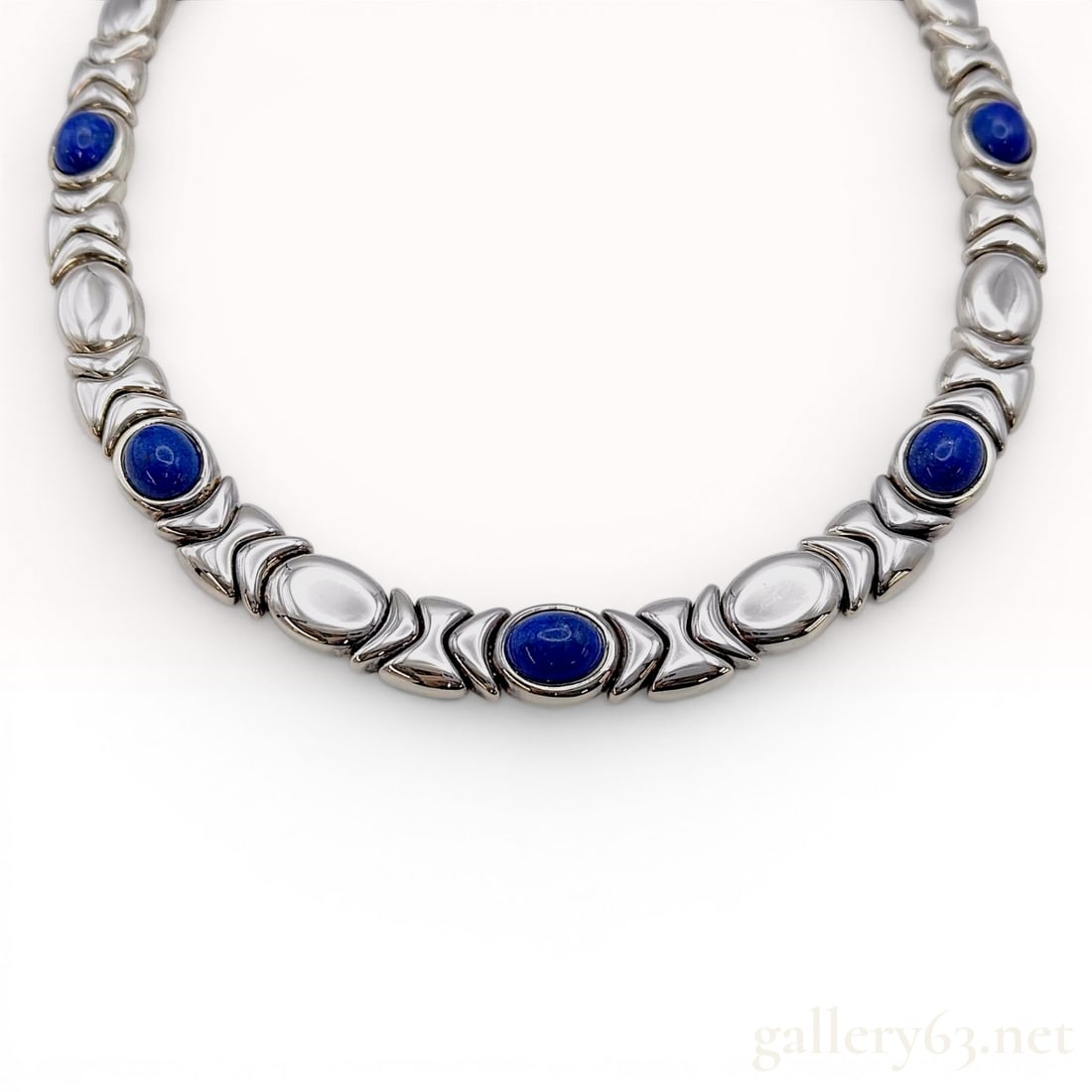 Gucci Sterling Silver and Lapis Lazuli Articulated Link Collar Necklace w/Box: This vintage Gucci collar necklace is constructed from .925 sterling silver and features bezel-set lapis lazuli. The articulated chain is composed of alternating high-polish sterling silver "X&qu