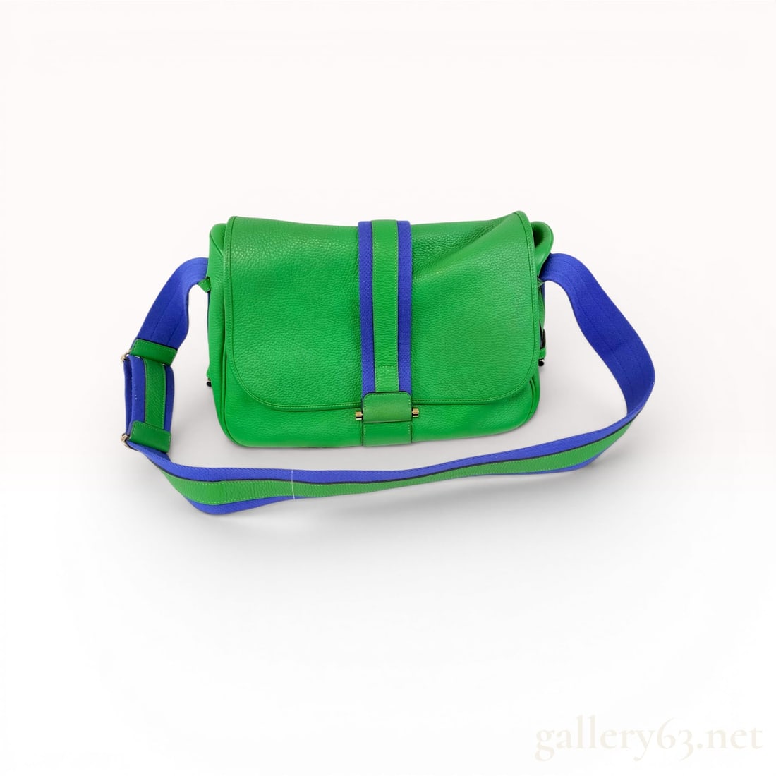 Hermes Bourlingue Messenger Bag in Green Clemence Leather with Blue Textile Accents: This Hermes Bourlingue messenger bag is crafted from bright green Taurillon Clemence pebbled leather, accented with a contrasting blue textile vertical stripe and shoulder strap. The bag features a la