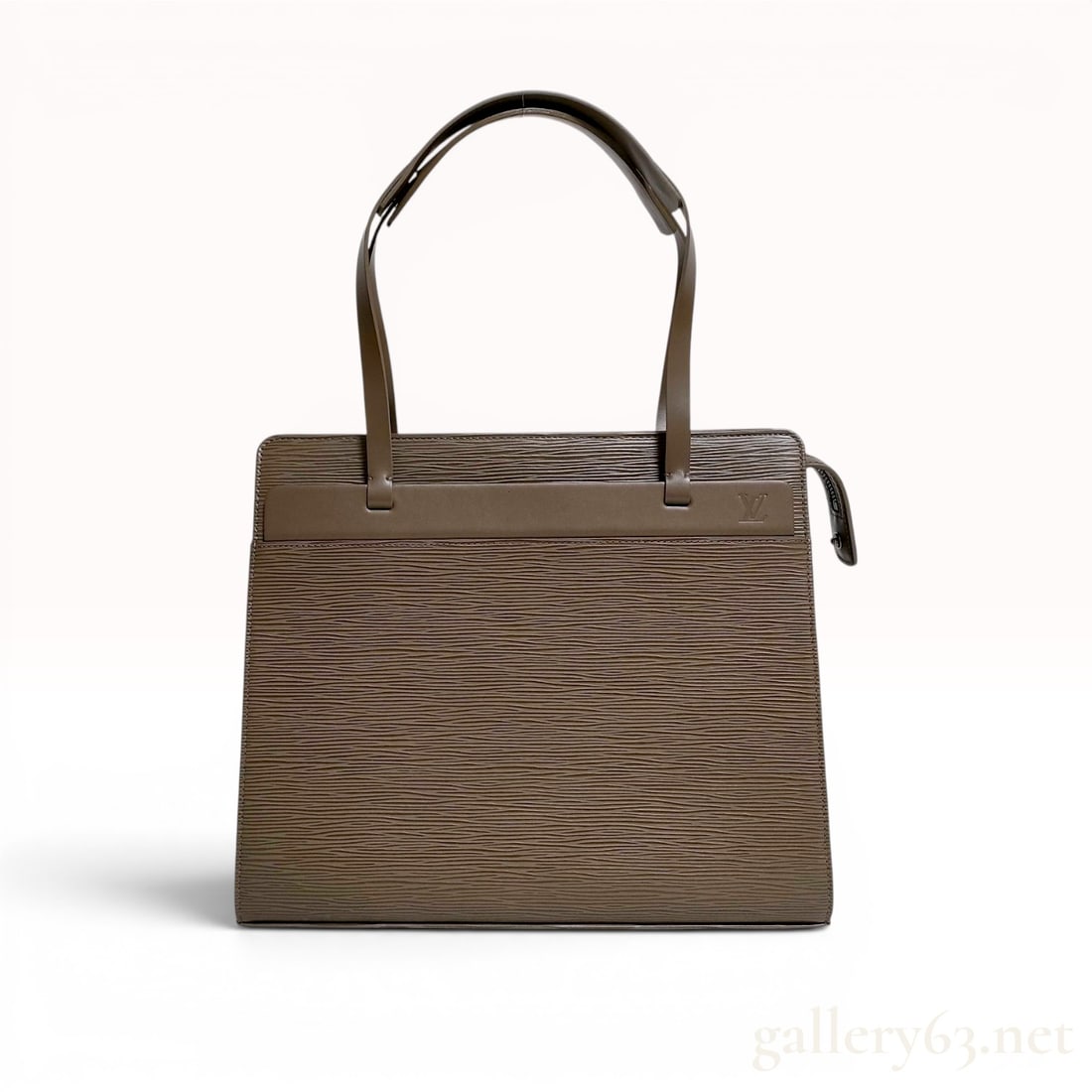 Louis Vuitton Epi Leather Croisette GM Tote Bag: Louis Vuitton Croisette GM tote bag in Pepper taupe Epi leather with smooth leather trim. This structured piece features dual flat leather shoulder straps and a horizontal band with an embossed LV mon
