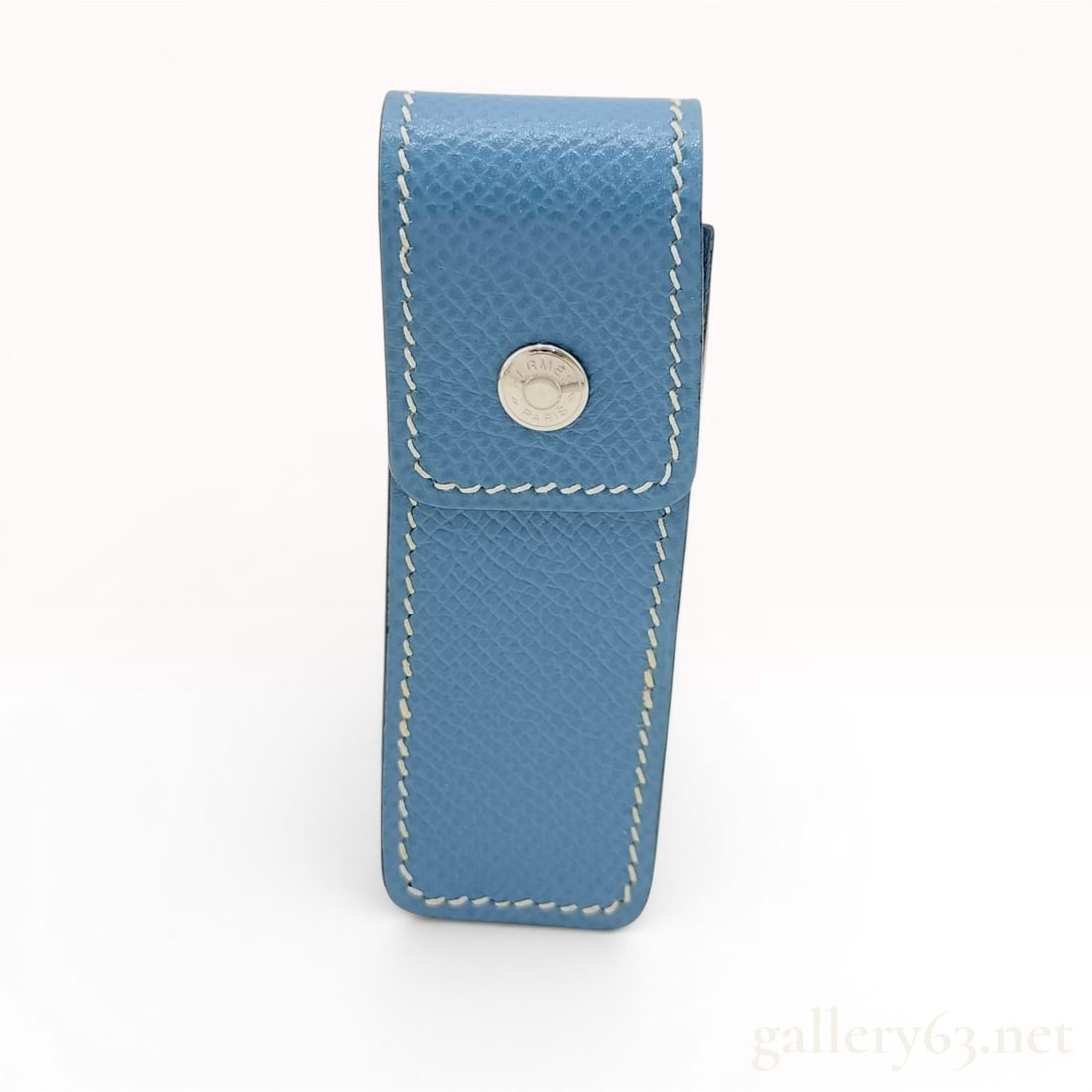Hermes Blue Epsom Leather Lipstick Case with Silver-Tone Hardware: This Herm?¨s lipstick case is crafted from grained Epsom leather in a medium blue shade with white contrast saddle stitching. The accessory features a structured rectangular form with a fold-over top