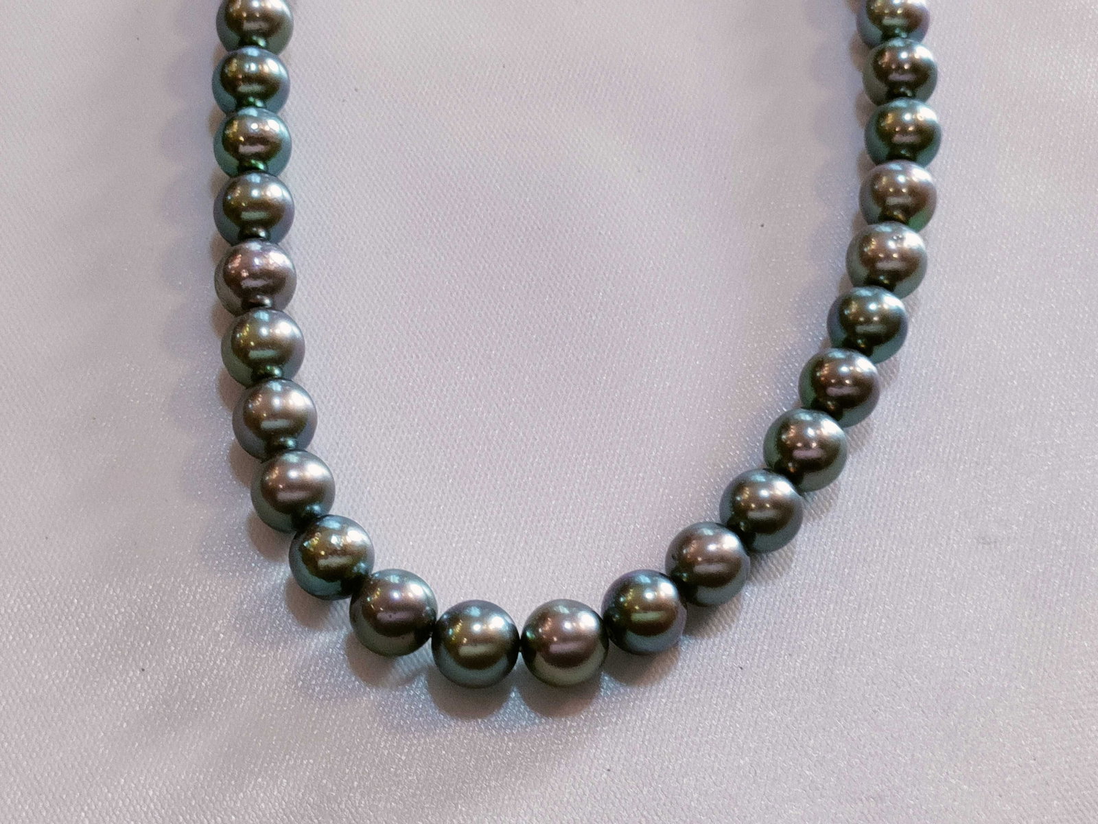 Les Papillons Noirs Tahitian Cultured Pearl Necklace with Ornate Silver Clasp w/Box: Single-strand necklace featuring approximately 8mm uniform cultured black Tahitian pearls with dark gray body color and iridescent peacock luster. The strand terminates in a decorative silver floral b