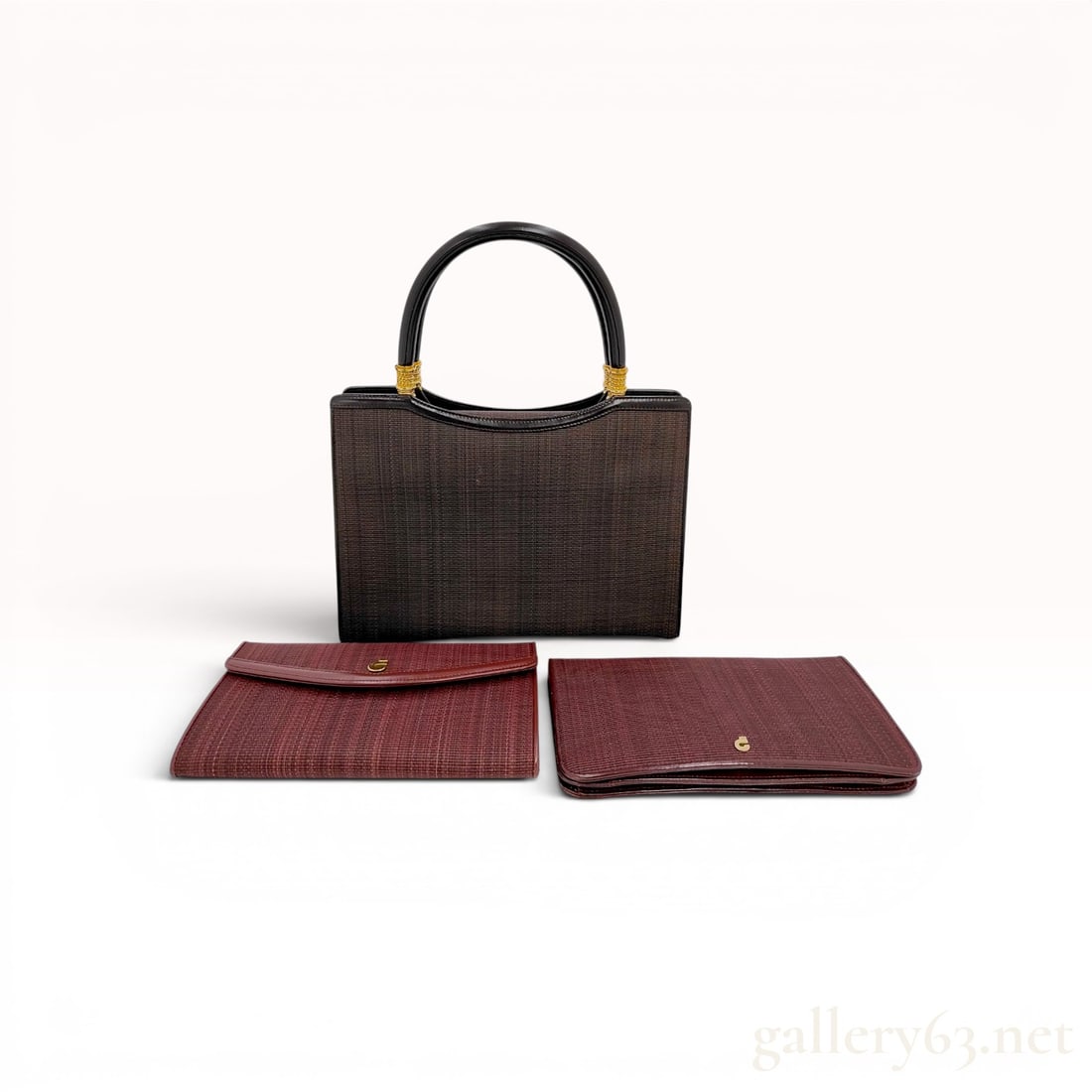 Comtesse Three-Piece Woven Horsehair Handbag and Accessory Set: Vintage accessory set from maker Comtesse featuring a structured brown top-handle handbag and a coordinating burgundy fold-over wallet and kiss-lock frame purse. Constructed from woven horsehair (ross