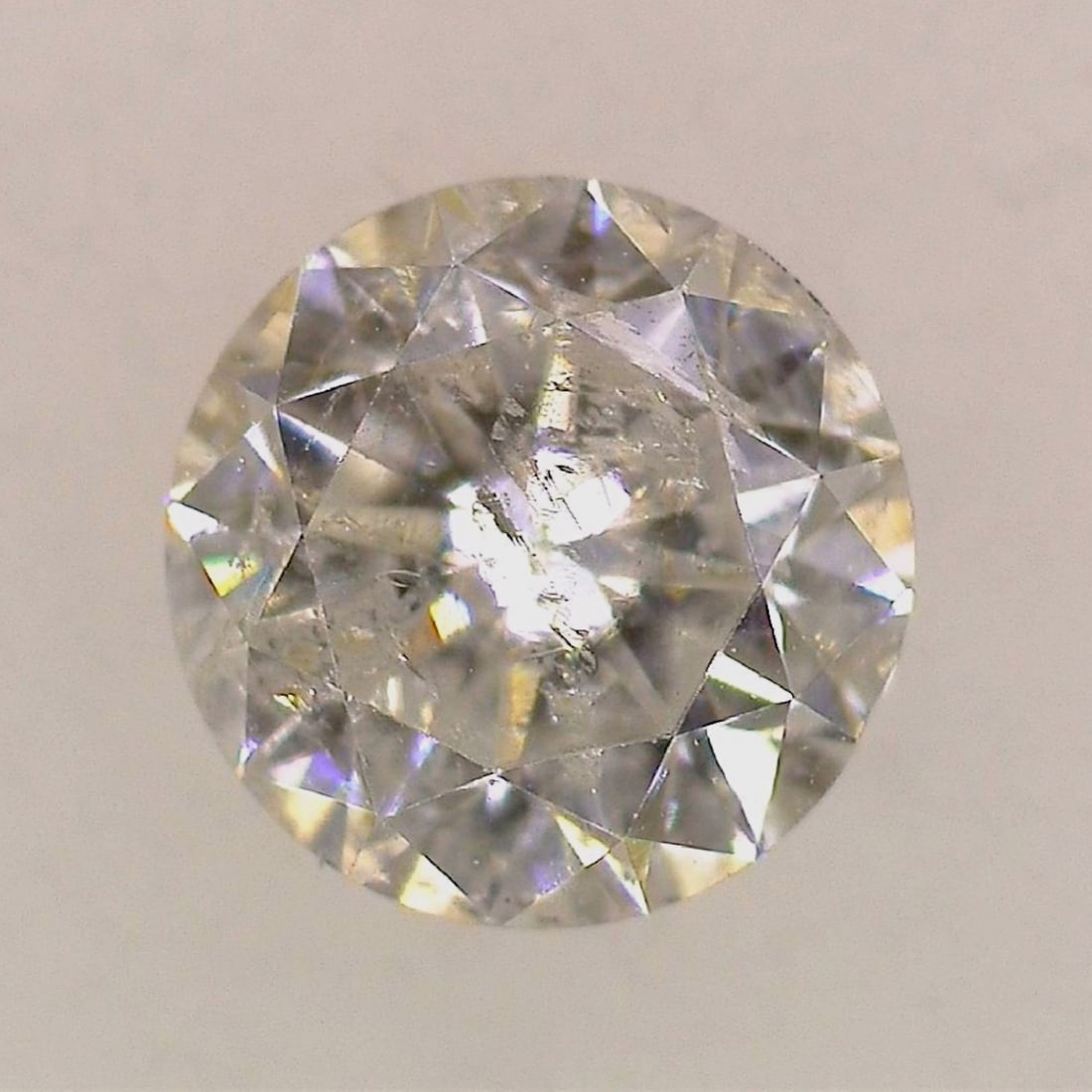 0.60 Carat Round Brilliant Diamond IGL Report 9725806 D Color SI2 Clarity: A loose round brilliant cut natural diamond accompanied by International Gemological Laboratories (IGL) report number 9725806. The report, which bears a date of October 30, 2025, grades the diamond as