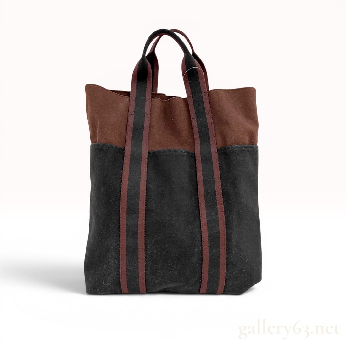 Hermes Fourre-Tout Cabas Two-Tone in Bordeaux and Black Cotton Canvas: Hermes fourre tout Iconstructed from heavyweight cotton canvas in a two-tone bordeaux and black colorway. The bag features two fixed top handles made of woven webbing with a central black stripe and b