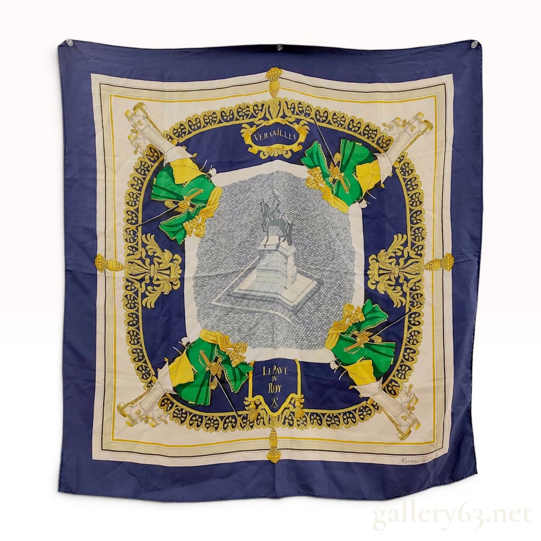 Hermes Paris Le Pave du Roy Silk Scarf: Silk scarf from the French luxury house Hermes, featuring the Le Pave du Roy pattern designed by Joachim Metz. The design showcases a central monochromatic illustration of the equestrian statue of Kin