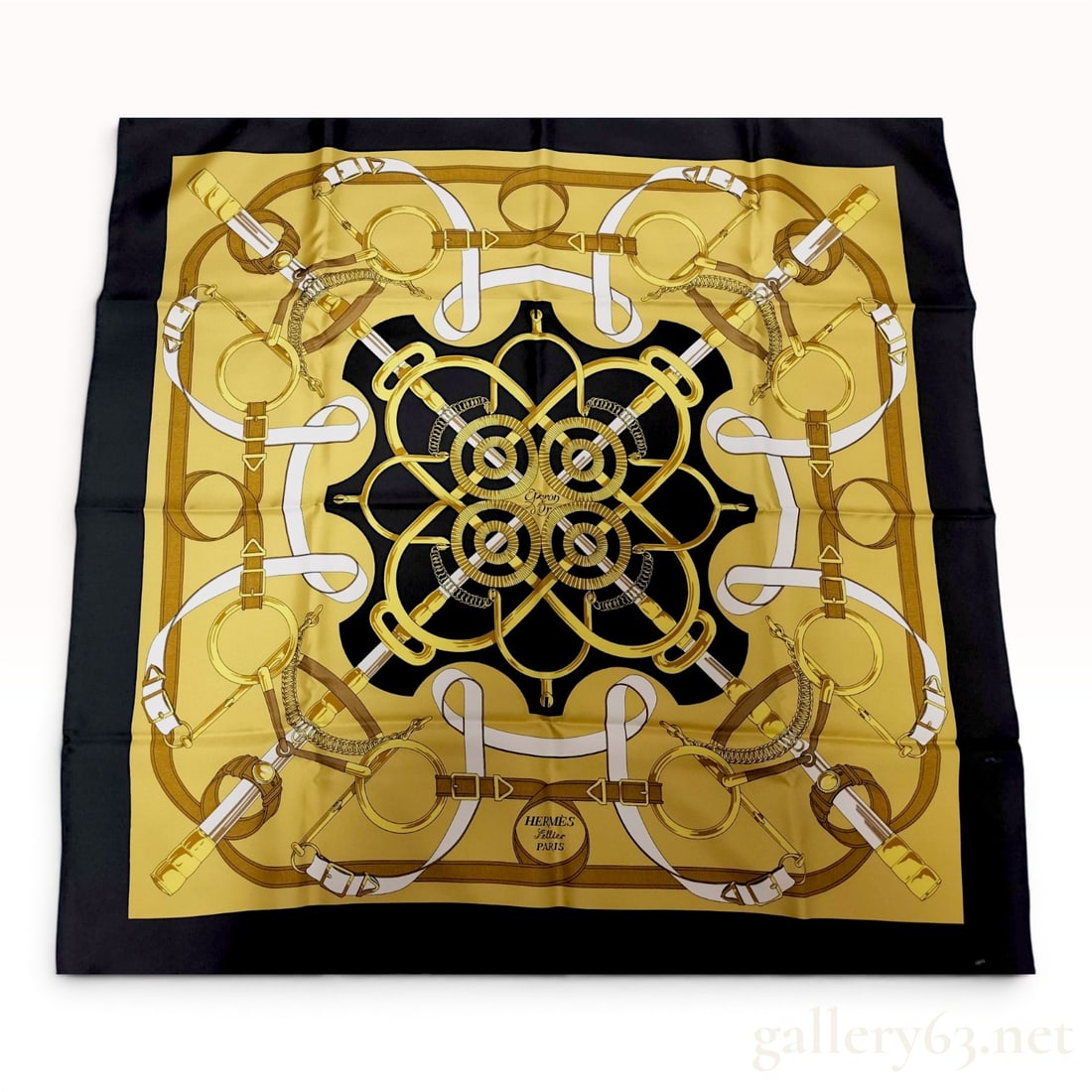 Hermes Eperon d'Or Silk Carre 90 Scarf with Box: Hermes silk twill scarf featuring the Eperon d'Or (Golden Spur) pattern designed by artist Henri d'Origny. The design consists of an intricate, symmetrical composition of equestrian hardware, includin