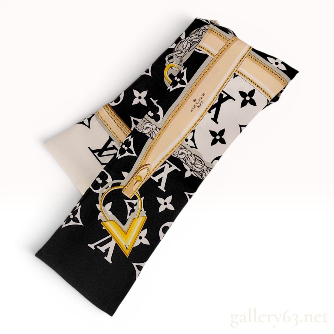 Louis Vuitton Monogram Confidential Silk Bandeau Scarf: A Louis Vuitton silk bandeau scarf in the Monogram Confidential pattern. This accessory features a double-sided design with a black and white monogram motif overlaid with a graphic collage of printed 