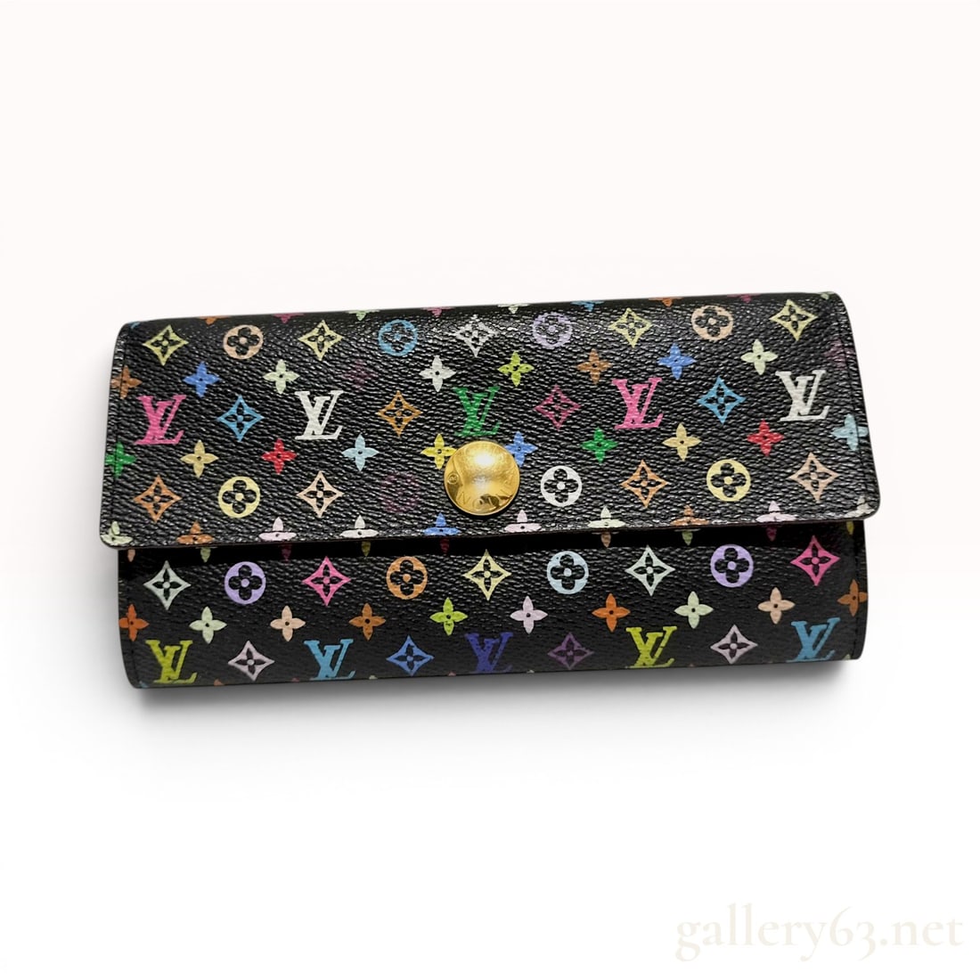 Louis Vuitton Monogram Multicolore Sarah Wallet: A Louis Vuitton Sarah wallet in black Monogram Multicolore canvas, part of the collaboration between the house and artist Takashi Murakami. This envelope-style wallet is constructed from coated canvas
