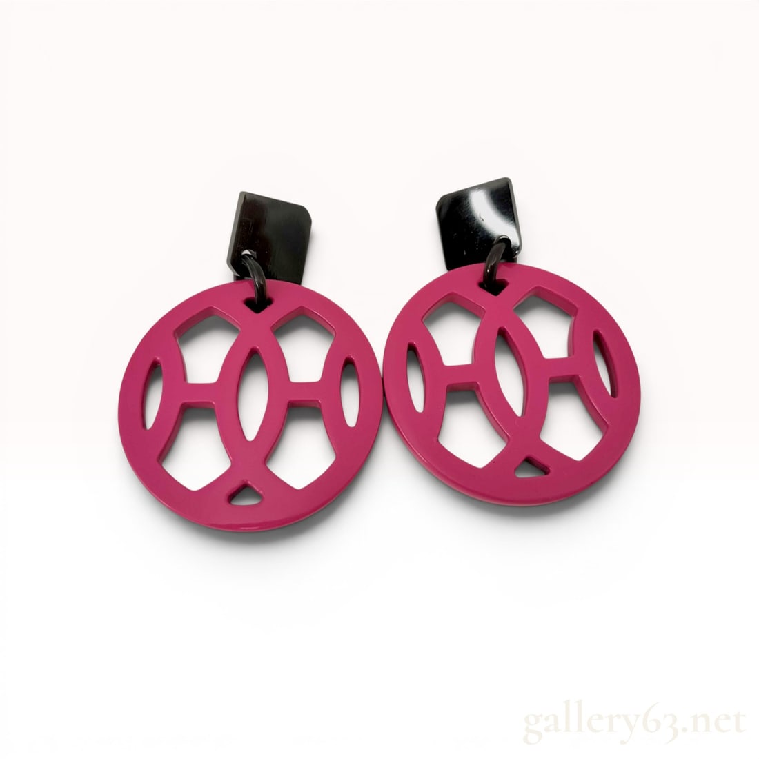 A Pair of Hermes Hava Resin Drop Earrings: A matched pair of Hermes Hava drop earrings featuring a modern, geometric aesthetic. Each earring consists of a square black lacquered resin stud suspended from which is a large circular pink lacquere