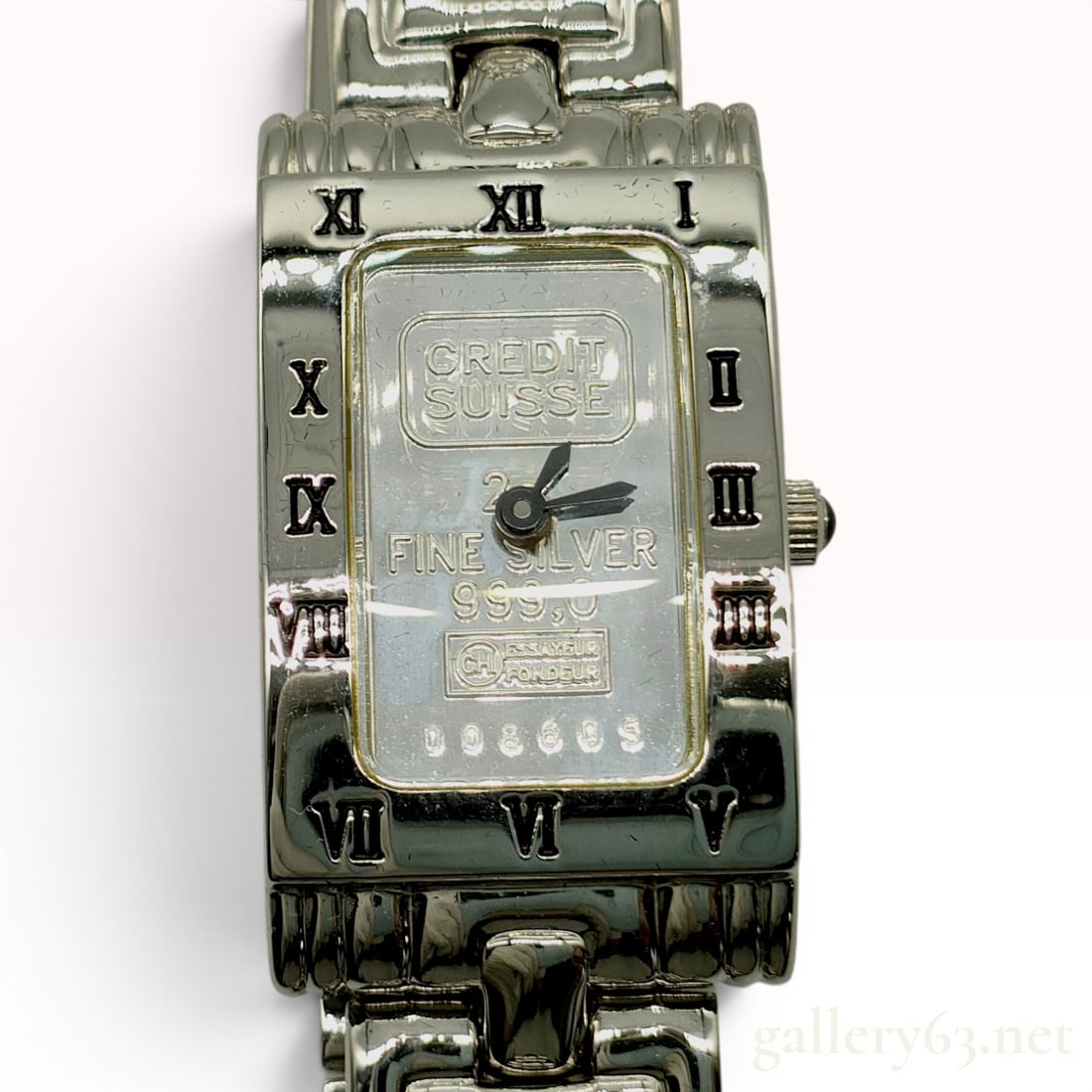 Credit Suisse 2g Fine Silver Ingot Quartz Wristwatch with Box: A ladies rectangular quartz wristwatch featuring a Credit Suisse themed dial. The rectangular silver-tone dial incorporates a miniature bullion ingot motif marked CREDIT SUISSE, 2g, FINE SILVER, 999.0