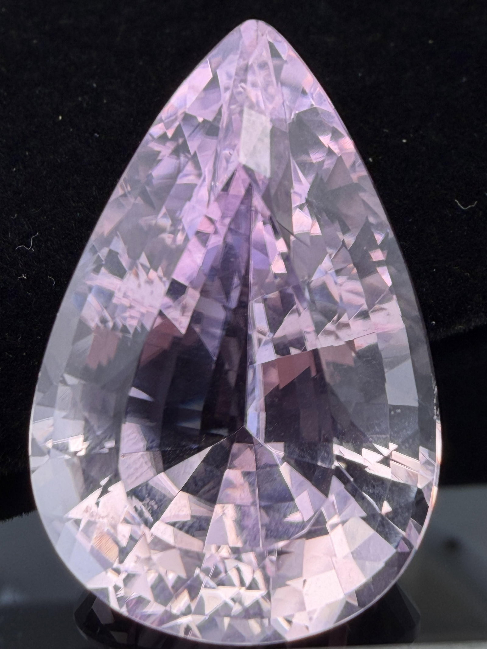 76 Carat Loose Kunzite Gemstone: 76 carats loose kunzite stone.