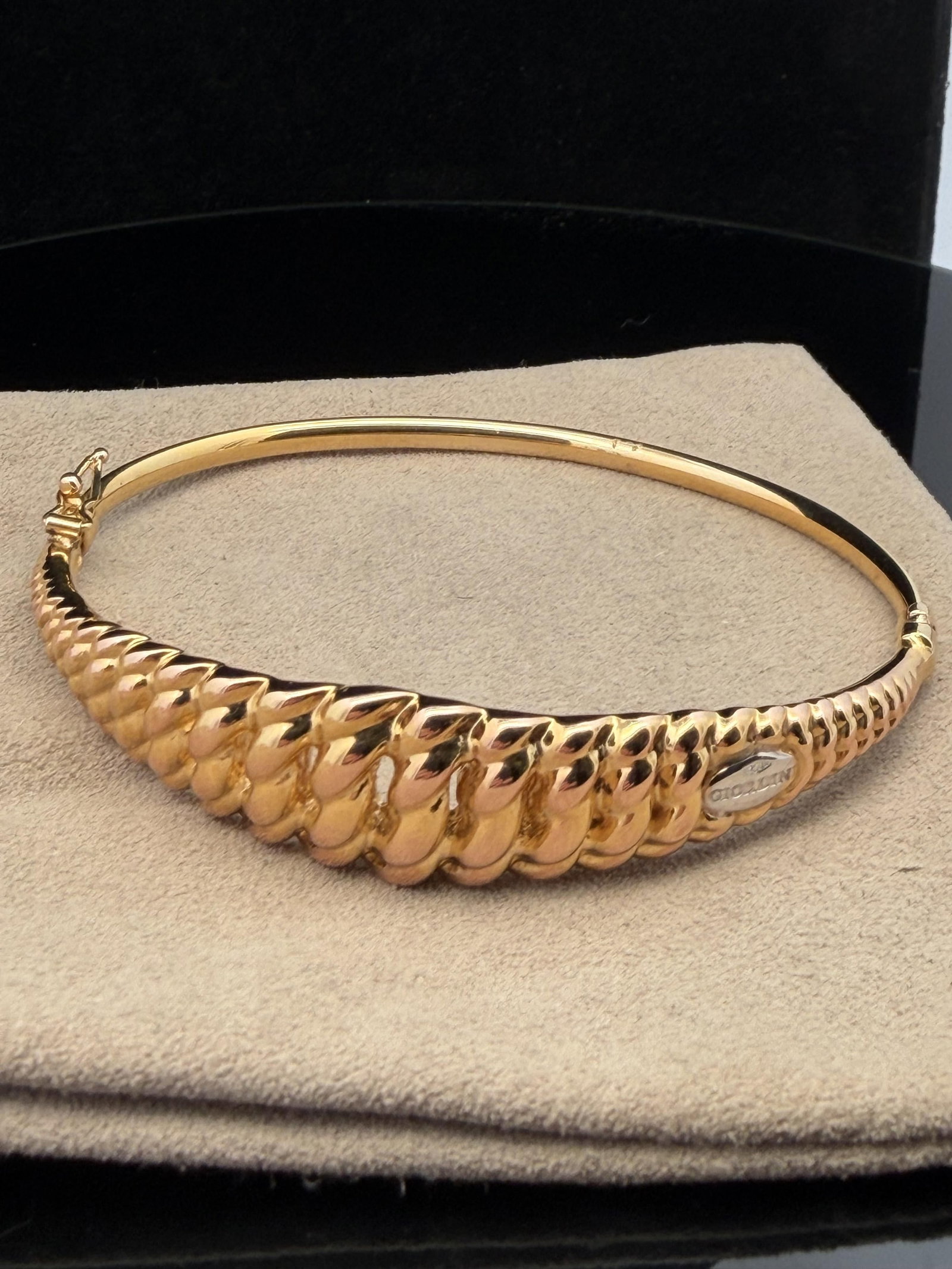 Italian Designer 18K Gold Bangle Bracelet (1 of 6)