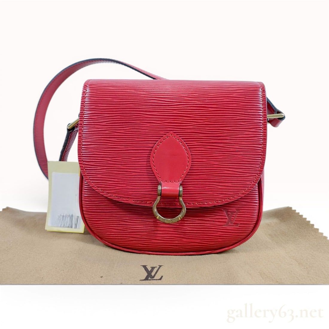 Louis Vuitton Red Epi Leather Saint Cloud PM Shoulder Bag: This Louis Vuitton Saint Cloud PM handbag is constructed from red Epi leather, featuring the signature horizontal textured grain. The bag has a rounded, structured silhouette with a full front flap