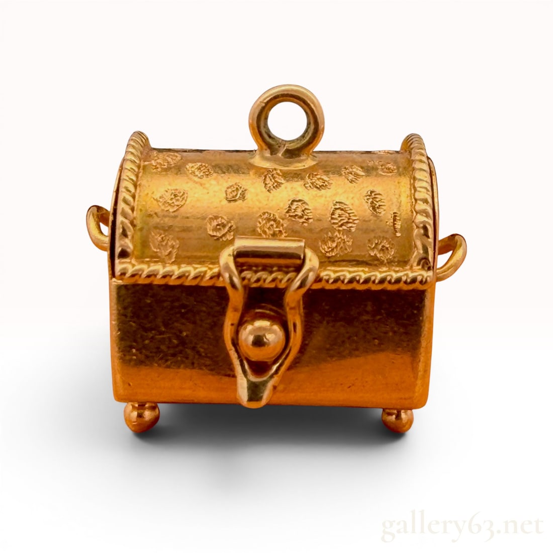 14K Yellow Gold Treasure Chest: Weighs 5.4 grams. 5.4 grams