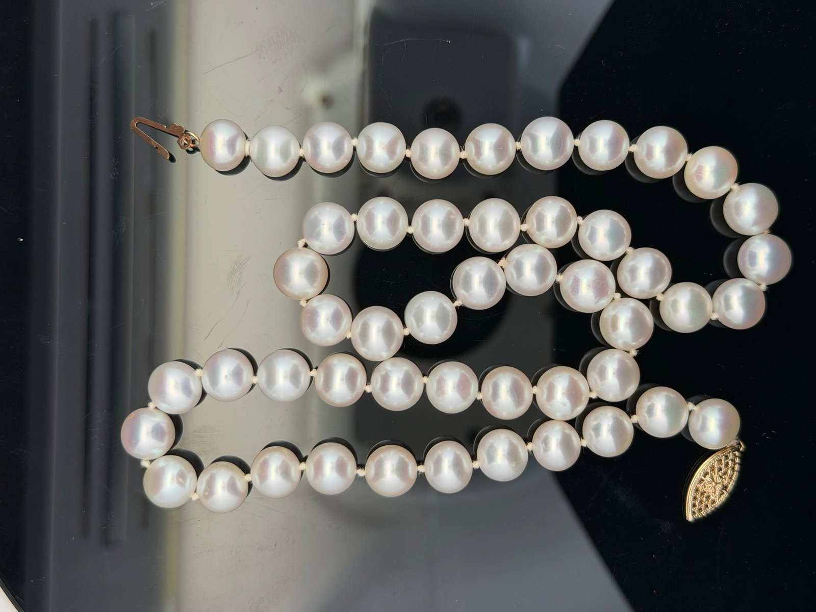 14K Yellow Gold Pearl Necklace: 18â€? long 8.5mm pearls 39.7 grams 39.7 grams