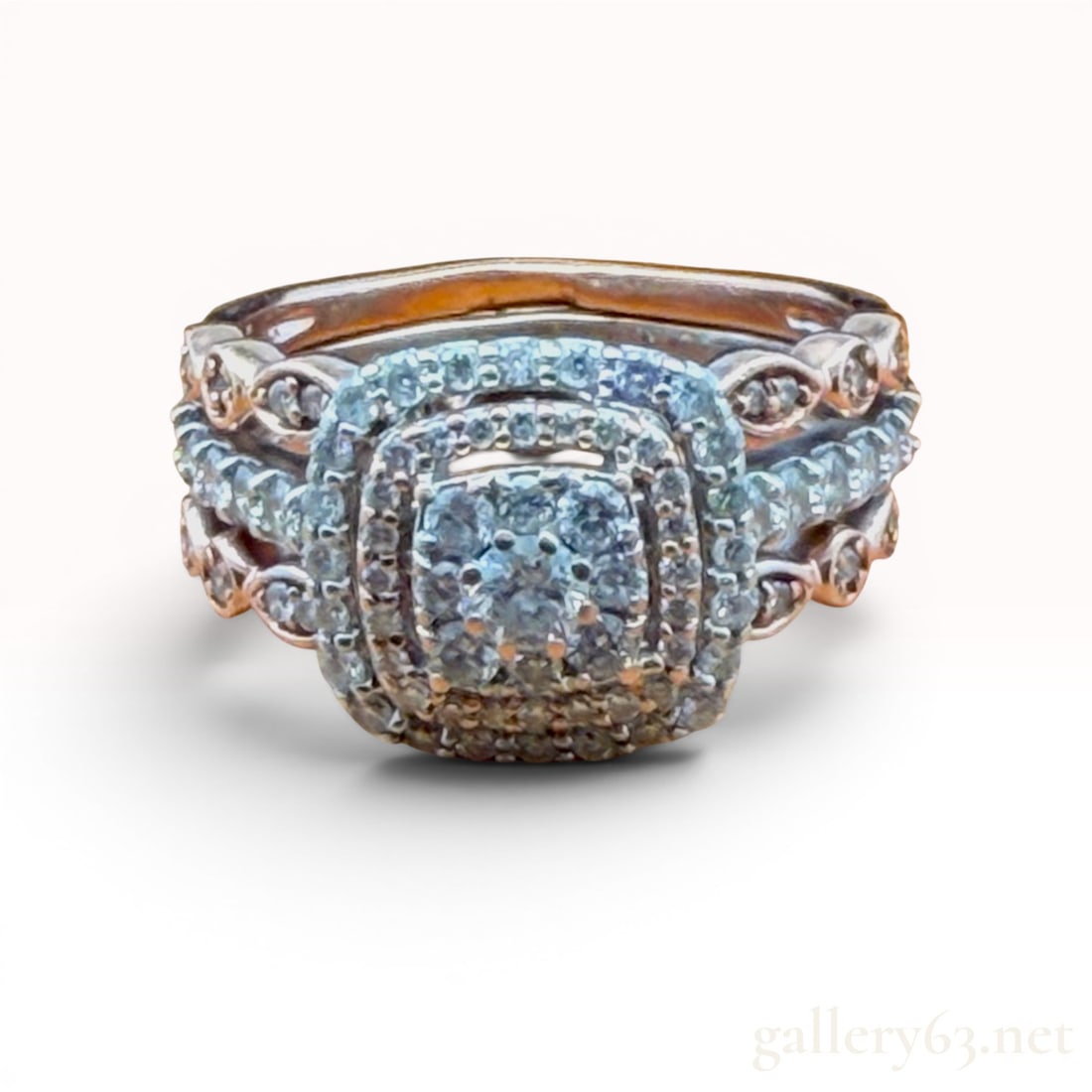 14K Gold Diamond Ring: Features 0.55cttw of diamonds. Size 6 and weighs 6.4 grams. 6.4 grams