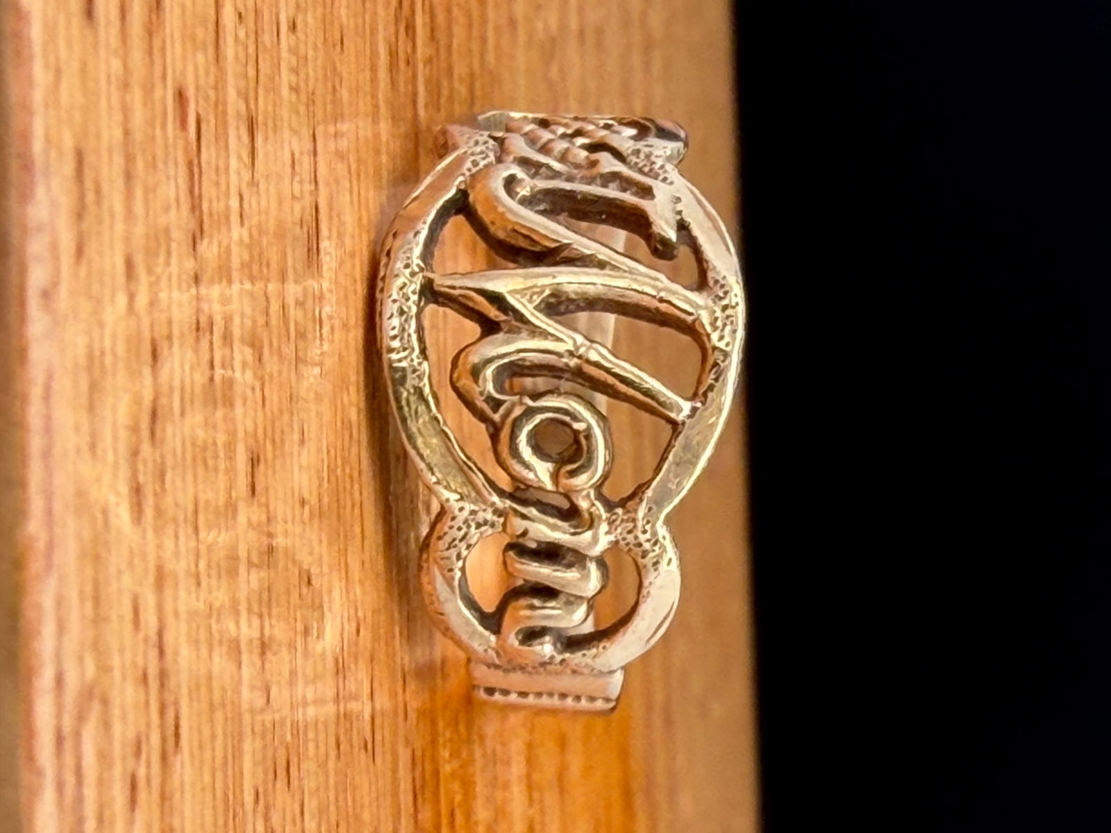 10K Yellow Gold â€?momâ€? Ring: Size 4.5 1.7 grams 1.7 grams