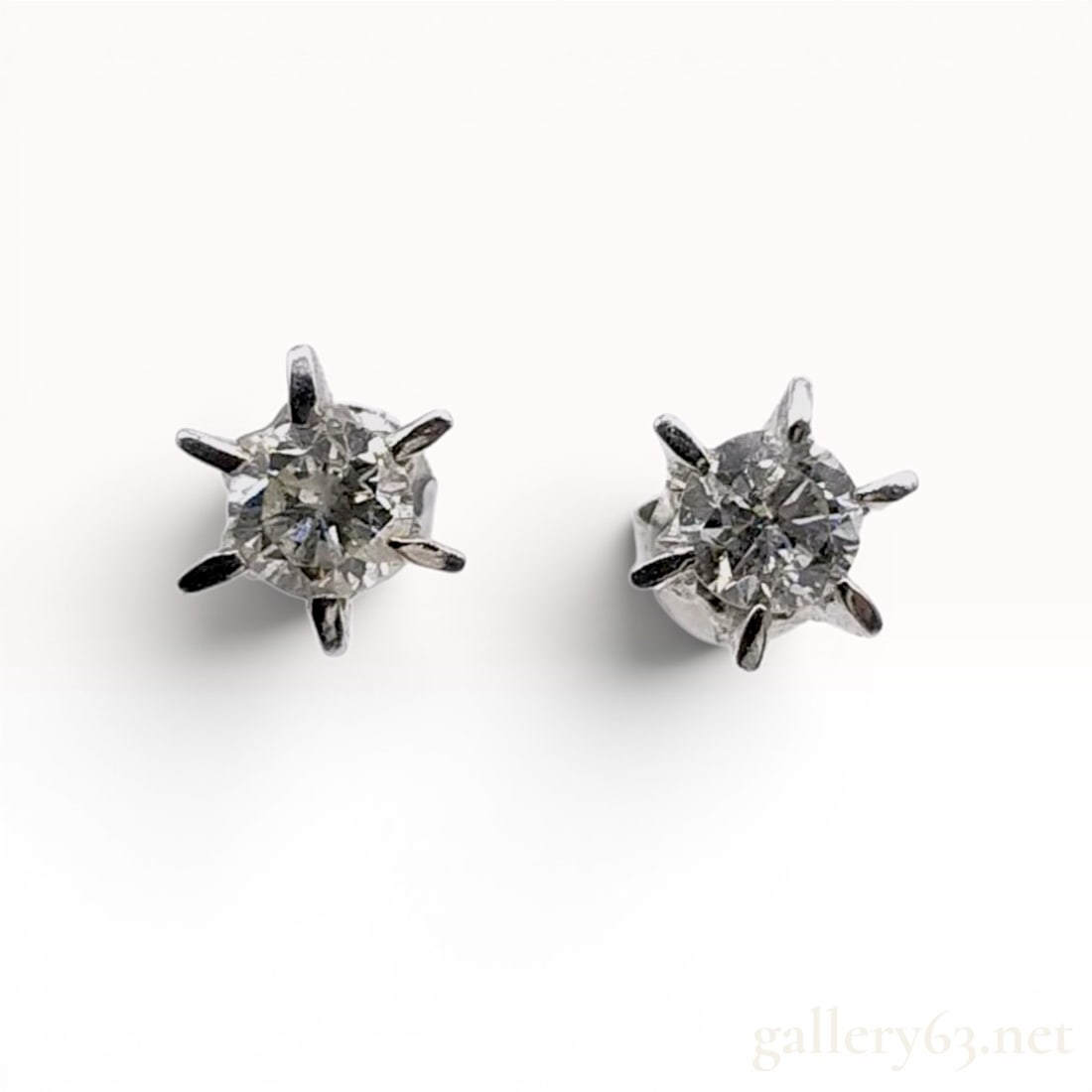 A Pair of 1.24ctw (.62/.62) Diamond and Pt900 Platinum Stud Earrings (1 of 9)