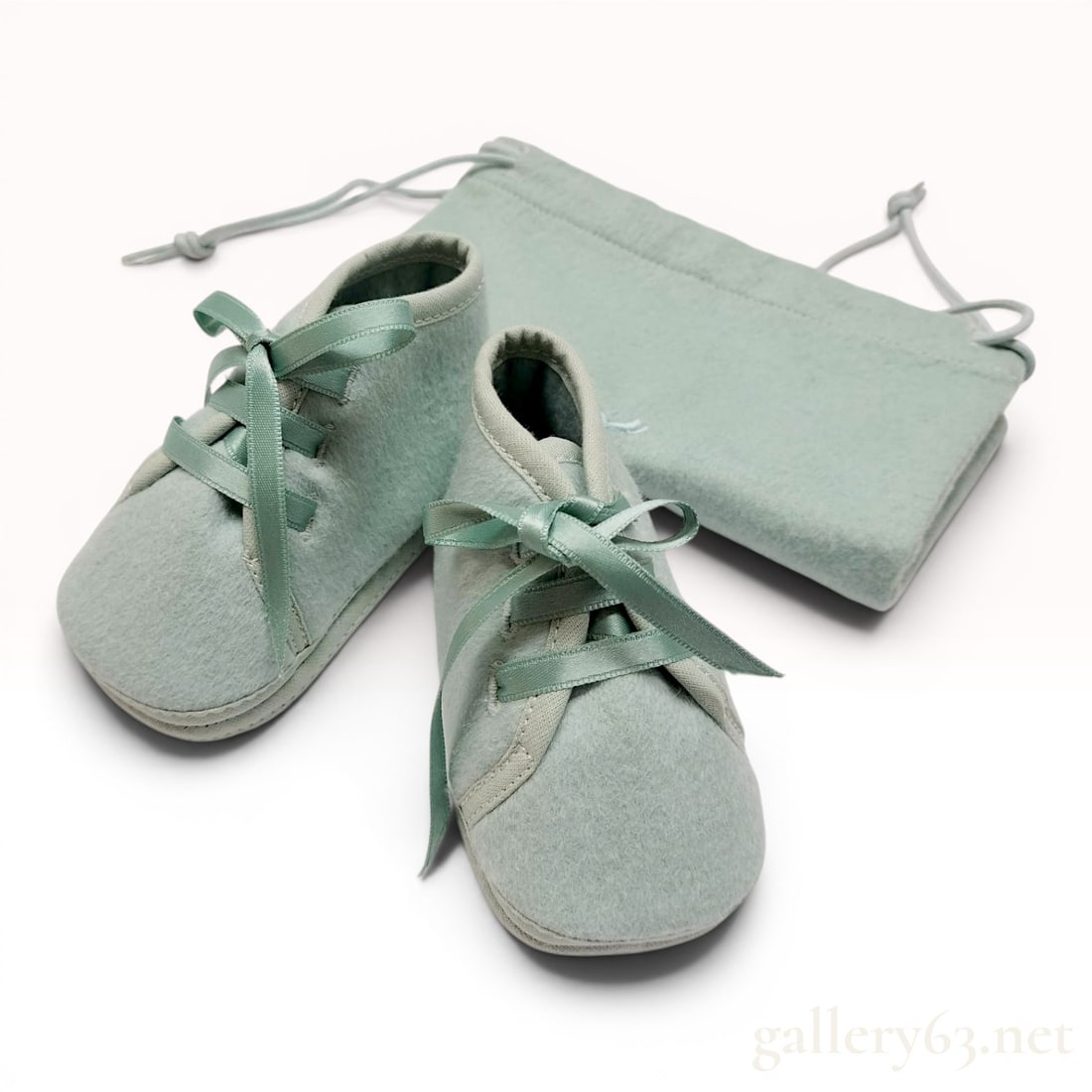 A Pair of Hermes Infant Alpaca Blend Booties and Matching Dust Bag (1 of 10)