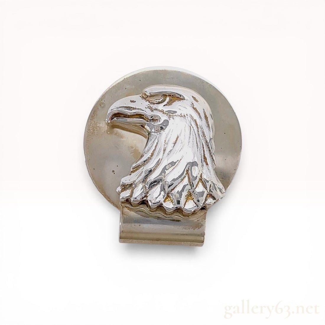 Tiffany and Co. Sterling Silver Bald Eagle Money Clip: Tiffany and Co. sterling silver money clip featuring a high-relief bald eagle head motif. The sculptural eagle head is mounted on a circular backplate with an integrated fold-over tension clip. Stampe