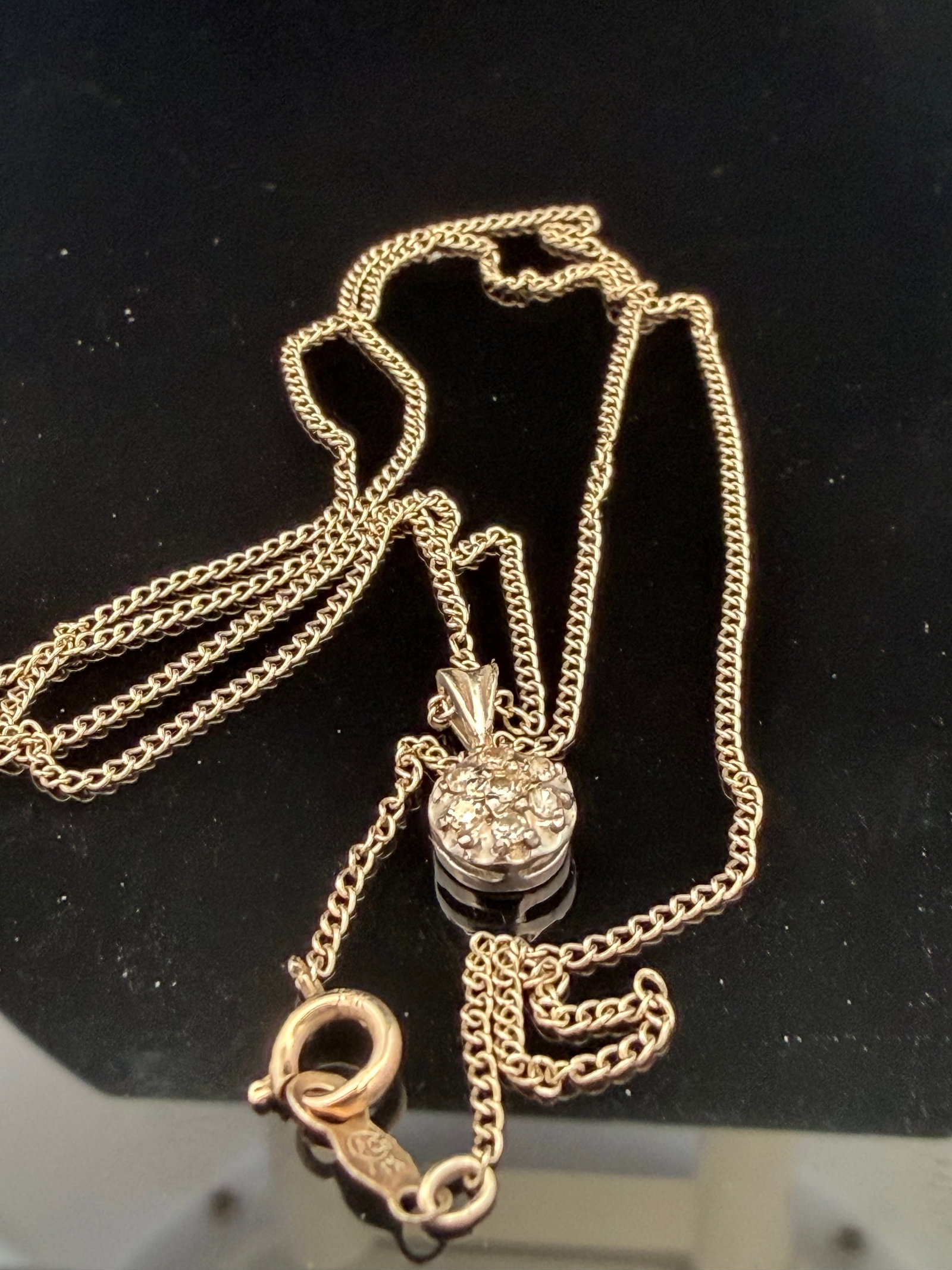 14K White Gold Natural Diamond Pendant on Chain Necklace: Approx .10ct si/I diamonds 18 inches long 1.8 grams.