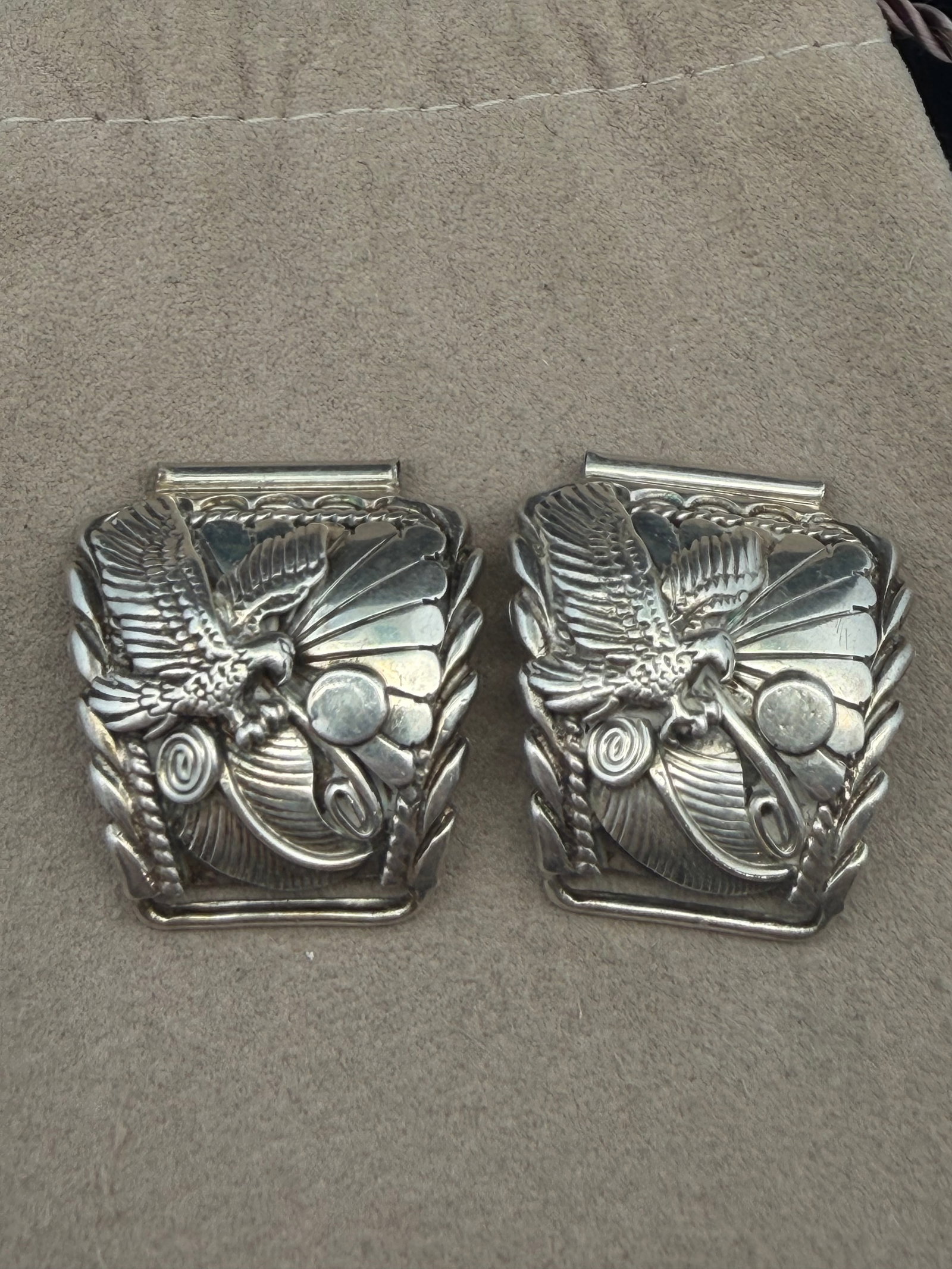 Native American Artist Signed Watch Ends Sterling Silver: Good conditon 20.6 grams.