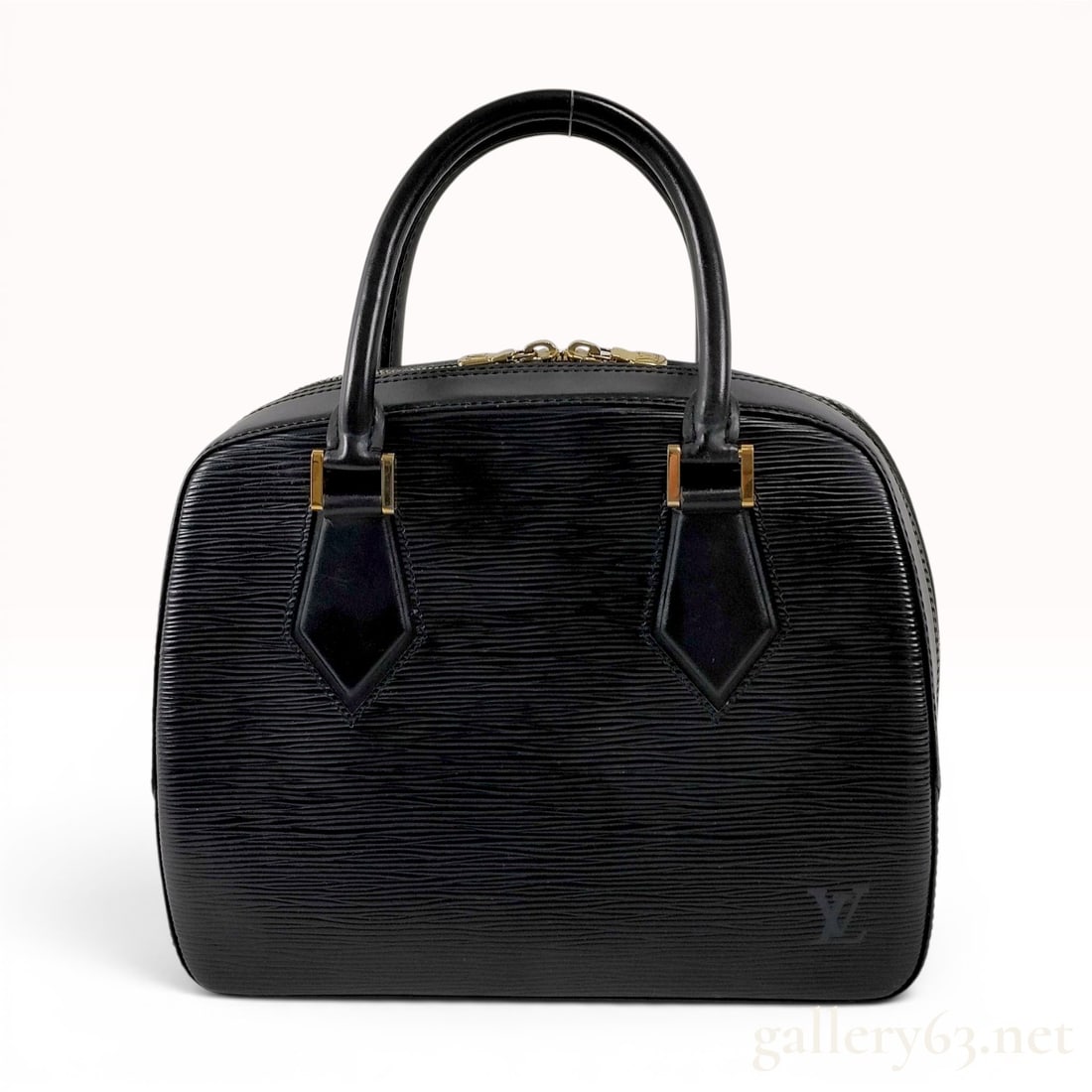 Louis Vuitton Noir Epi Leather Sablons Handbag: A Louis Vuitton Sablons handbag crafted from black textured Epi leather with smooth leather trim. This structured satchel design features a rounded silhouette and a wrap-around double zipper closure. 