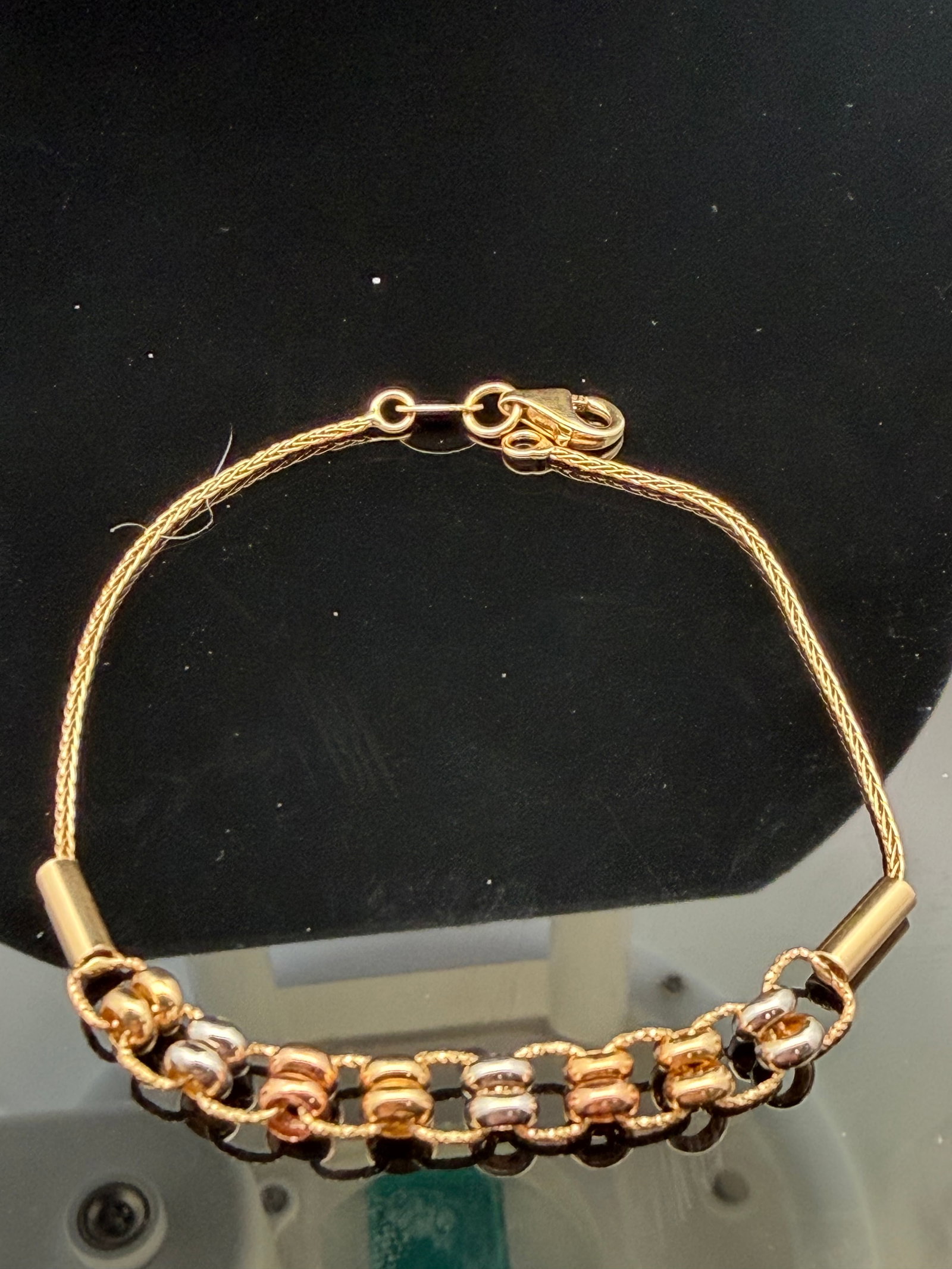 14K Gold Tri-tone Bracelet: 2.7 grams 7 inches long good conditon.