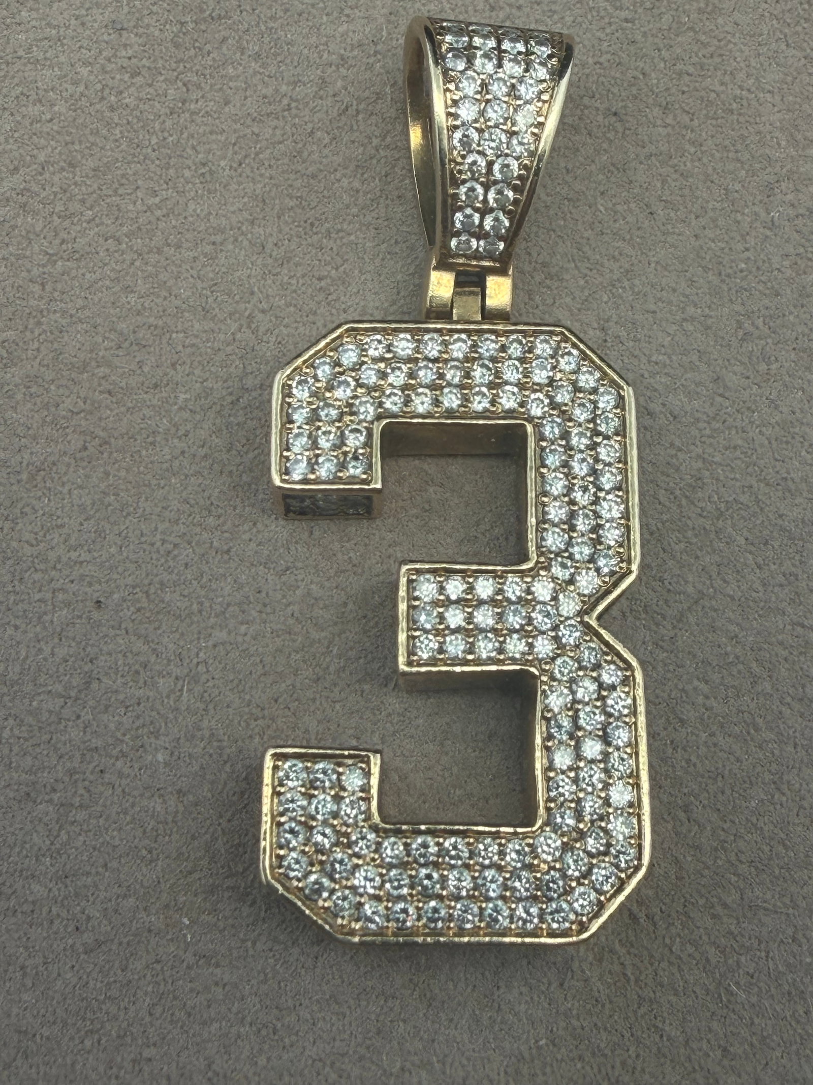 10K Natural Diamonds 3 Pendant: Good conditon approx 2cttw si/h diamonds 12 grams.