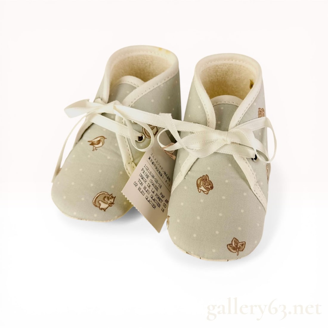 Hermes Animaux de la Foret Soft Sole Baby Booties Size 18: Hermes soft-sole baby booties in the Animaux de la Foret pattern, color 02 Bleu Glacier. The cotton fabric exterior features a woodland animal and polka dot print, while the soles and interior footbed
