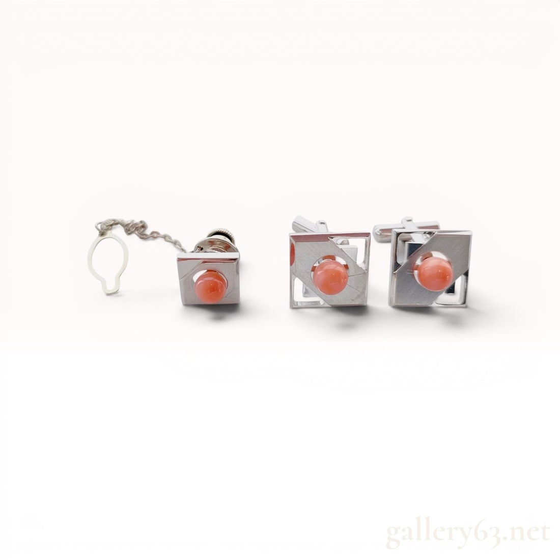 Mid-Century Modernist Silver and Salmon Antique Coral Cufflink and Tie Tack Set: Mid-Century Modernist men's jewelry set comprising a pair of cufflinks and a matching tie tack . Each piece features a geometric openwork silver square frame with a textured interior square centering 