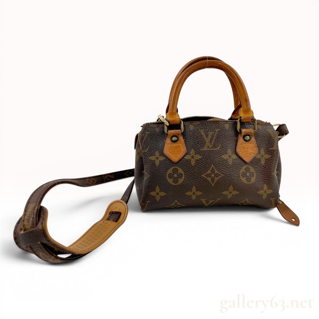 Vintage Louis Vuitton Monogram Mini HL Speedy Handbag: Louis Vuitton Monogram Mini HL Speedy. Constructed from monogrammed coated canvas with natural cowhide leather handles and trim. The bag includes a matching monogrammed canvas shoulder strap with a te