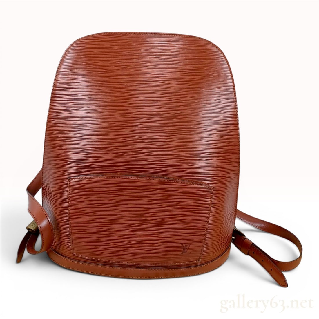 Louis Vuitton Brown Epi Leather Gobelins Backpack: This vintage Louis Vuitton backpack is the Gobelins model, crafted from Kenyan Fawn brown Epi leather with its signature textured grain. The bag features a structured silhouette with a flat, oval base