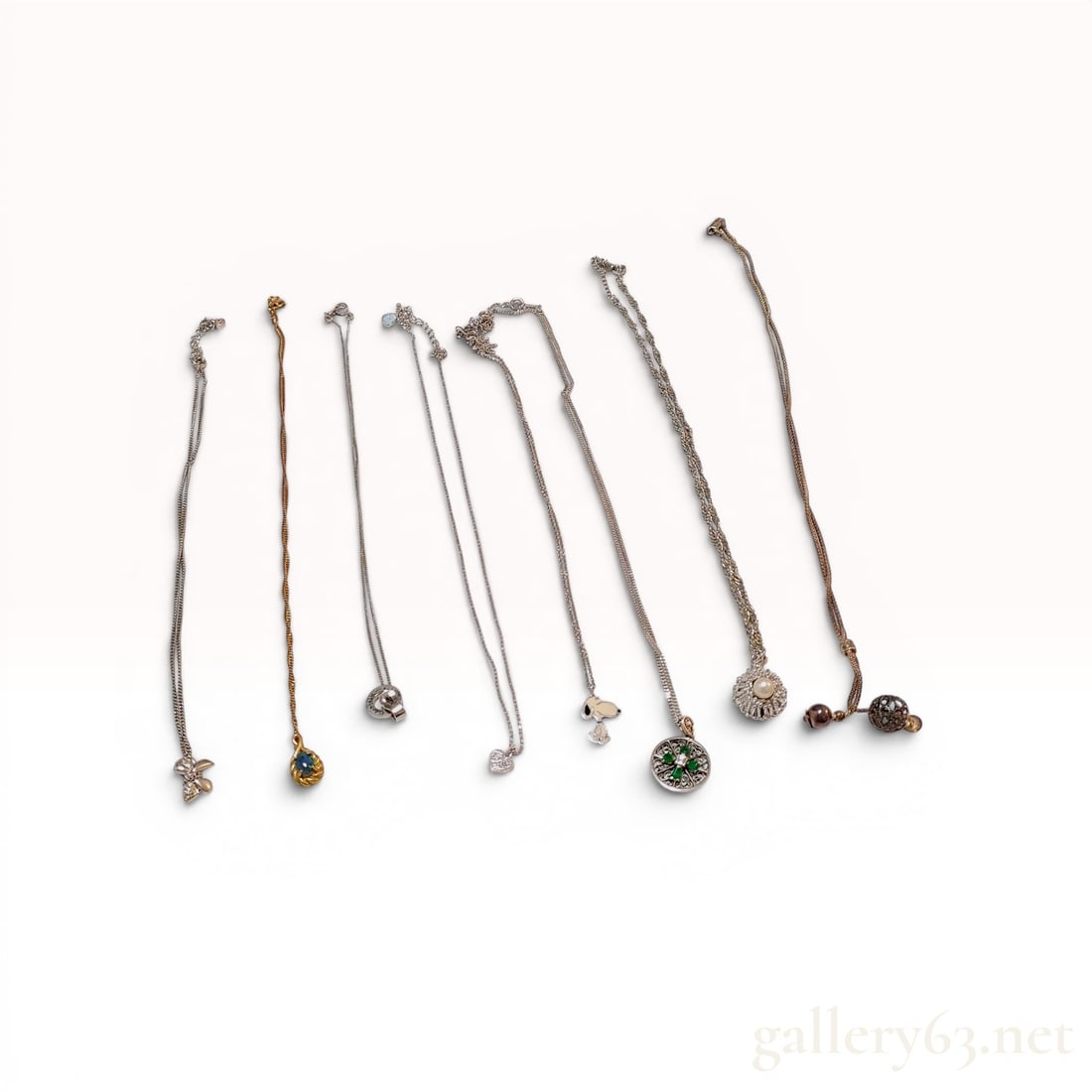 A Collection of Eight Assorted Sterling Silver Necklaces and Pendants (1 of 5)