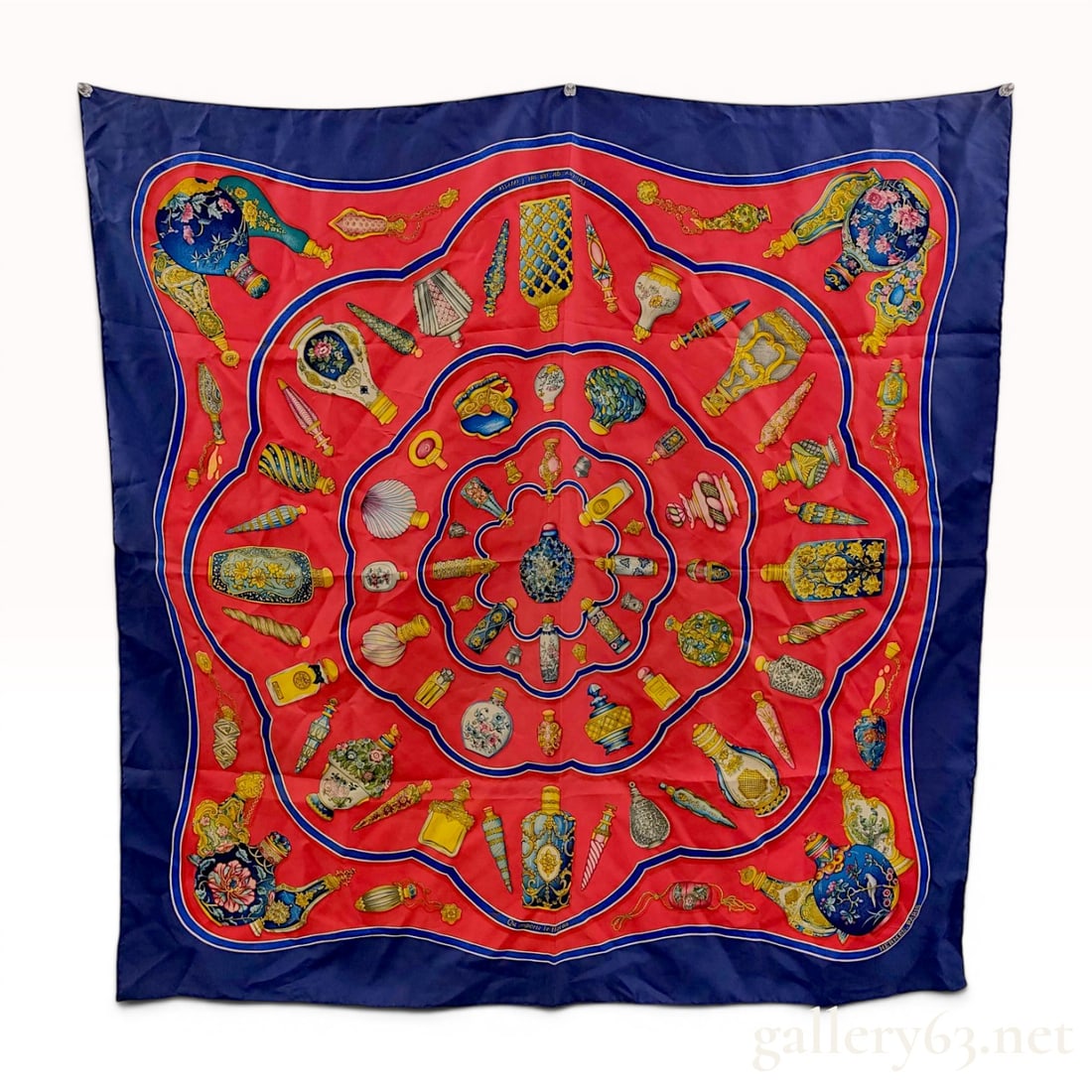 Hermes Silk Twill Scarf in Qu'importe le flacon Pattern: This Hermes Carre scarf is made of 100% silk twill and features the design Qu'importe le flacon, first issued in 1988 and designed by artist Catherine Baschet. The scarf has a red central field surrou