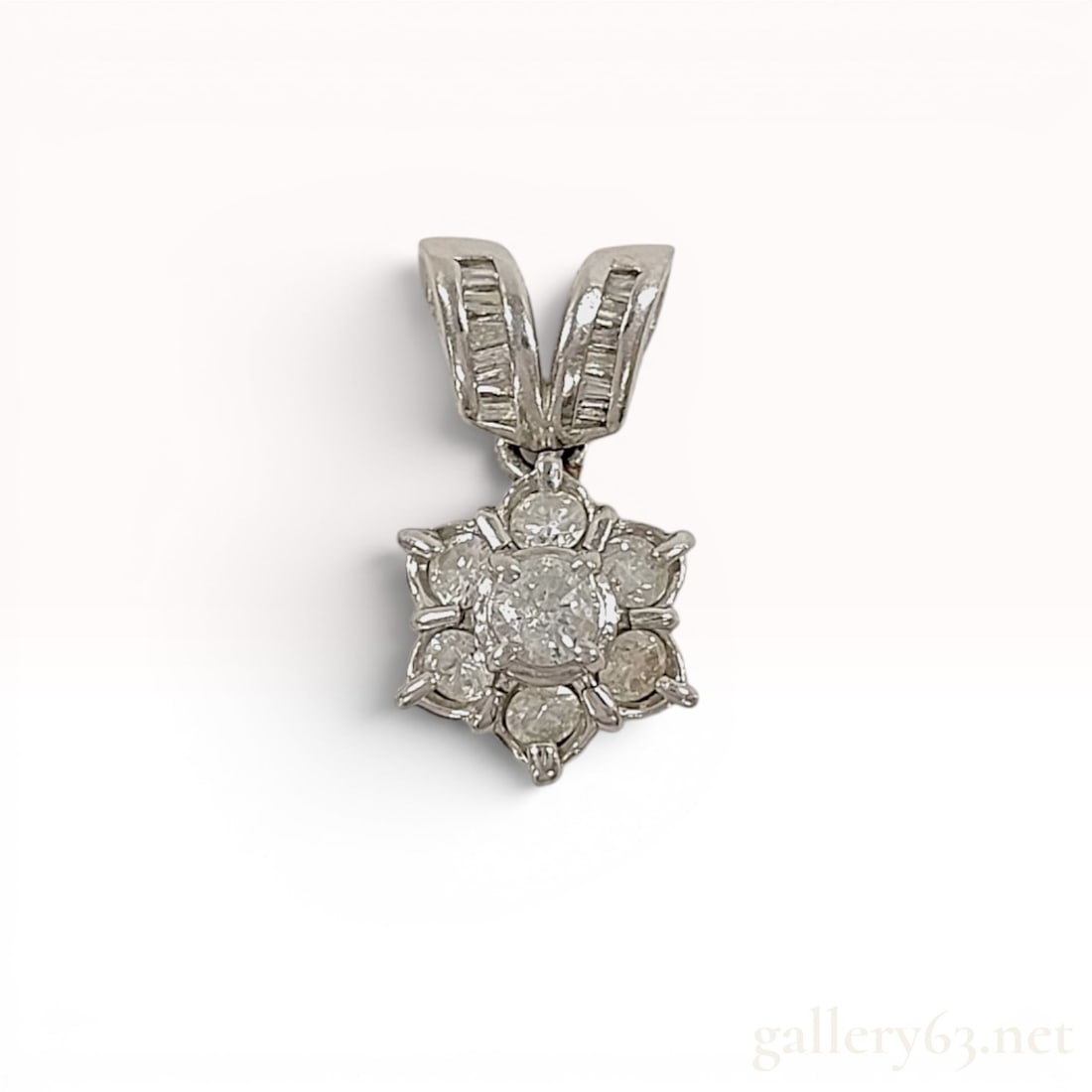 Pt900 Platinum and 1.00 ct tw Diamond Flower Cluster Pendant (1 of 4)