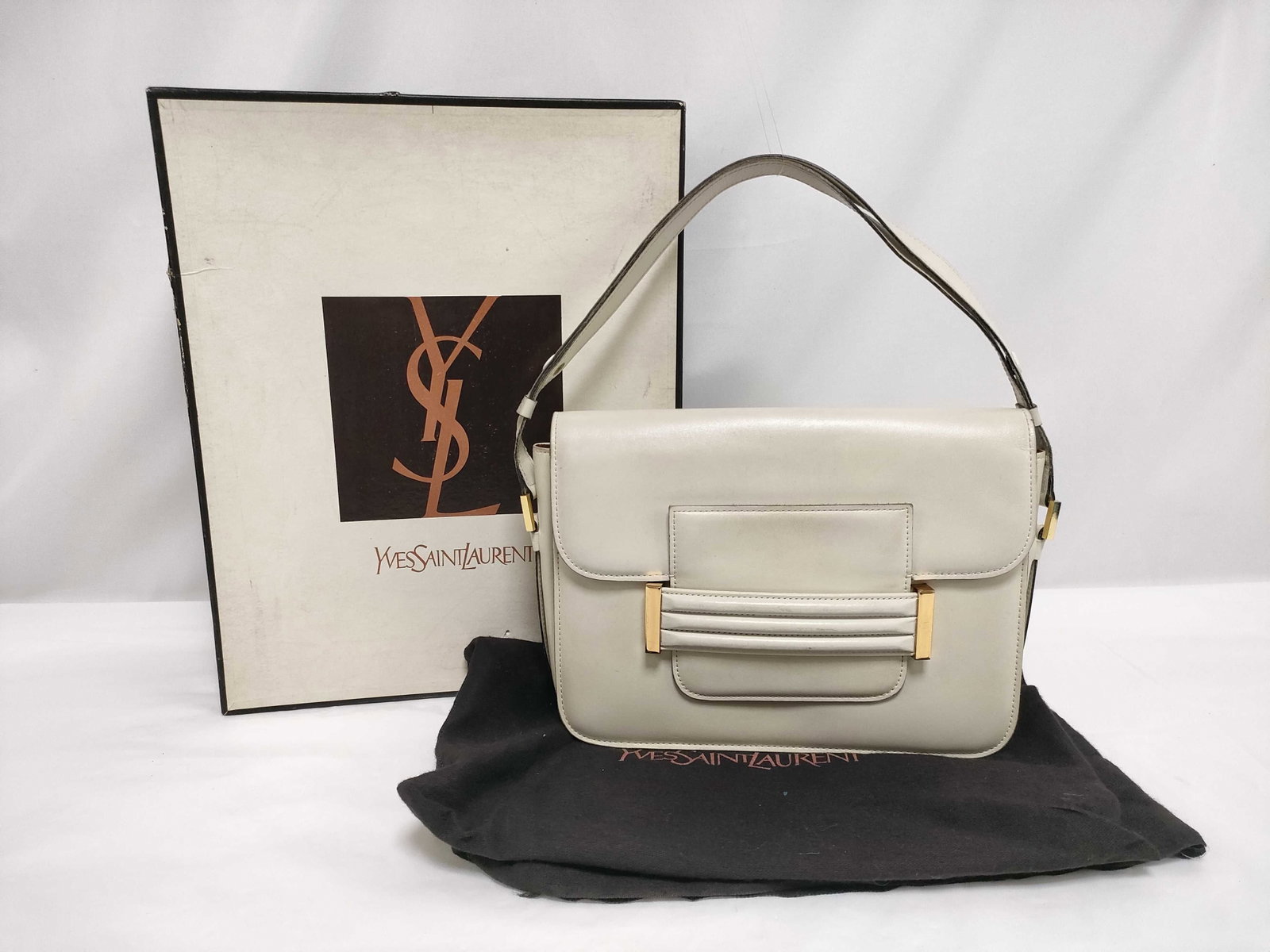 Yves Saint Laurent YSL Cream Leather Shoulder Bag: Authentic Yves Saint Laurent YSL Cream Leather Shoulder Bag. Timeless vintage bag, a staple of gallery63.net, a quality authentic brand name bag at a fraction of retail price.
