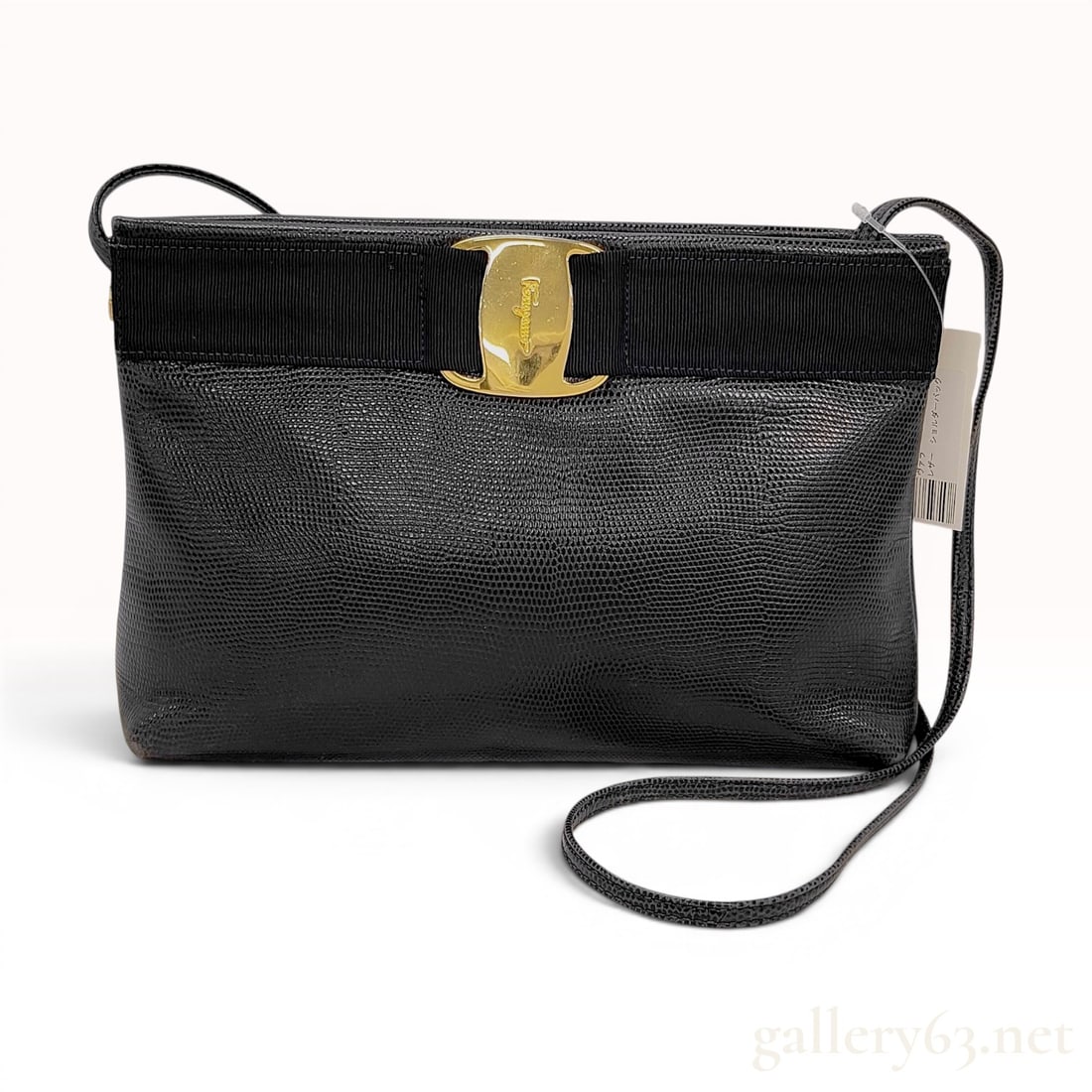 Salvatore Ferragamo Black Lizard-Embossed Leather Vara Bow Shoulder Bag: A vintage Salvatore Ferragamo shoulder bag crafted from black lizard-embossed leather. This bag features the brand signature Vara bow in black grosgrain ribbon on the front, centered with a gold-tone 