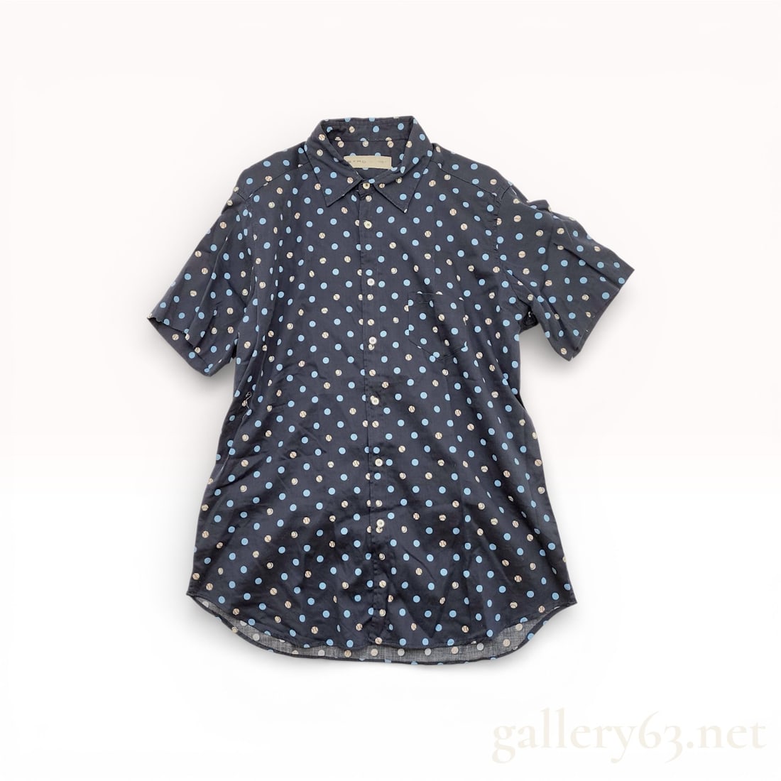 Etro Men's Short-Sleeved Cotton Shirt with Baseball and Polka Dot Motif: Etro short-sleeved button-up shirt featuring a navy blue ground with light blue polka dots and tan baseball motifs. Constructed from 100% cotton, the garment includes a pointed collar, front button cl
