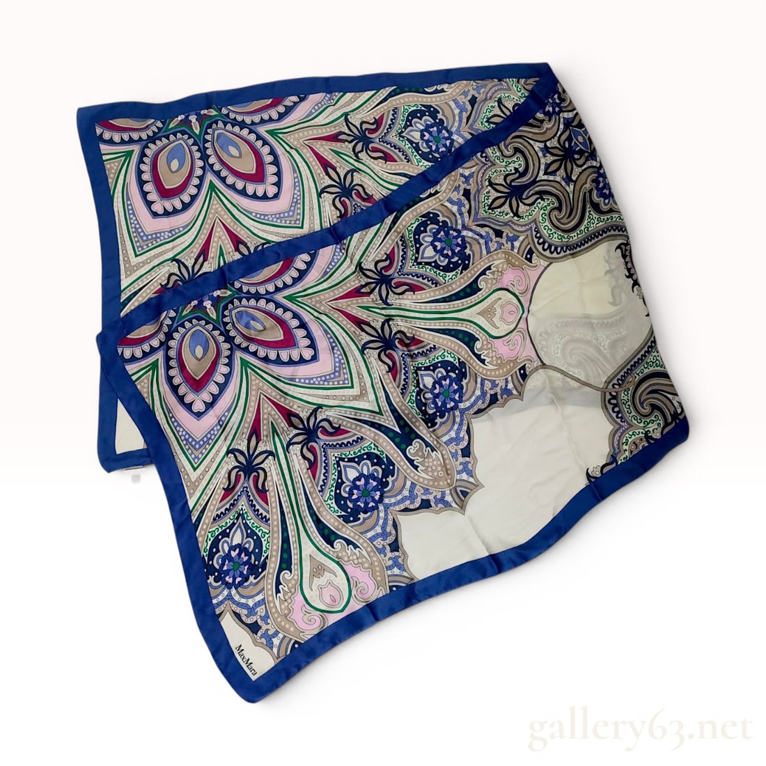 MaxMara Italian Silk Square Scarf with Paisley Motif: A square foulard scarf by MaxMara, manufactured in Italy. The scarf is crafted from silk with a smooth, lustrous finish and features a complex, large-scale paisley and mandala-inspired floral design. 
