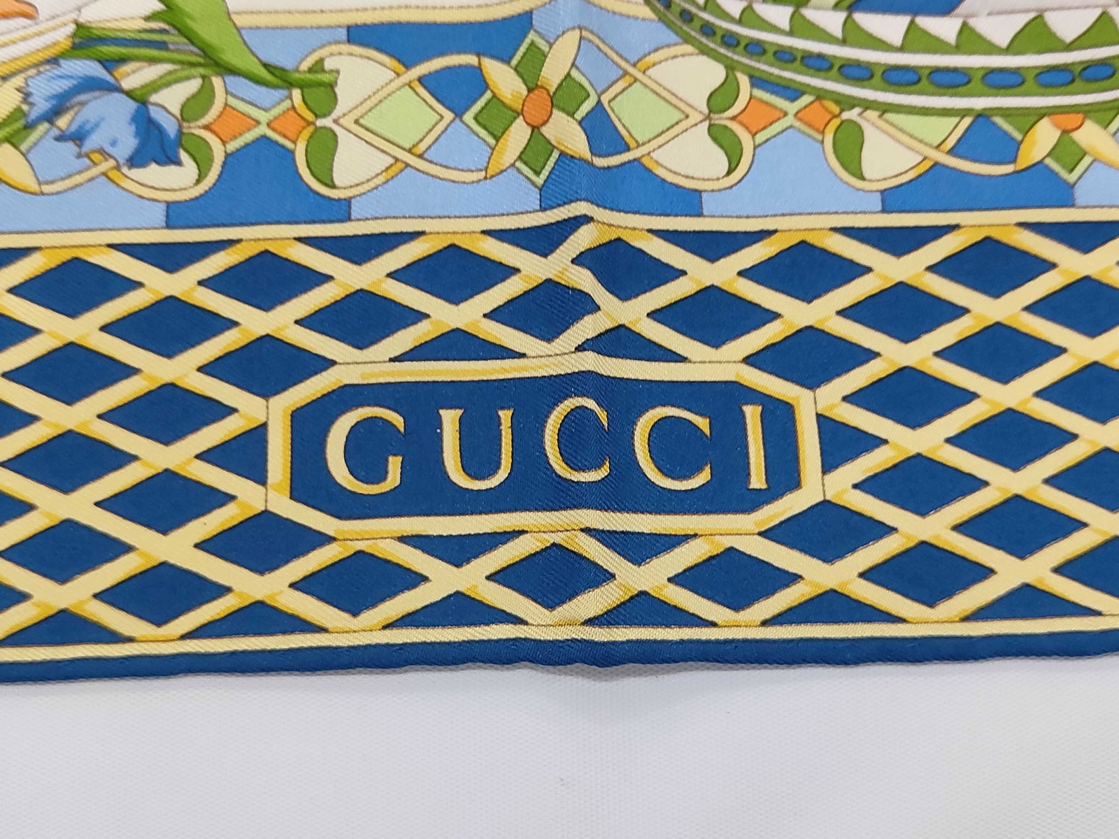 Gucci Silk Scarf in Chinese Vases Pattern by Vittorio Accornero - 3