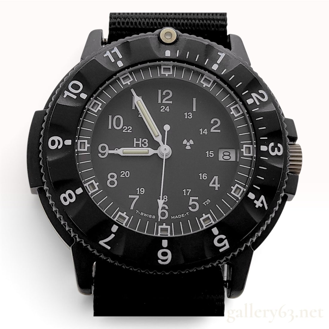 Traser H3 P6500 Type 6 Military Wristwatch Reference P6500.400.33.01: A Traser H3 P6500 Type 6 military wristwatch manufactured by MB-Microtec AG to MIL-W-46374F specifications. The watch features a black carbon fiber reinforced polyamide case and a bi-directional rotat