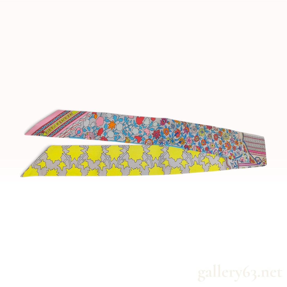 Hermes Super Silk Quest Silk Twilly Scarf: An authentic Hermes silk Twilly scarf in the Super Silk Quest pattern. This narrow accessory is crafted from 100 percent silk twill and features a dual-sided design. One side showcases a dense, multi-