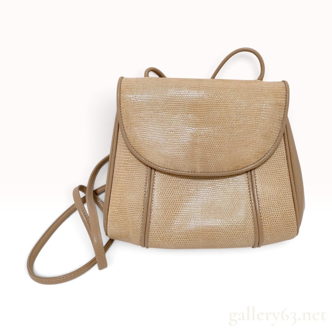 Yves Saint Laurent Vintage Lizard Skin Leather Crossbody Bag: A vintage Yves Saint Laurent crossbody handbag featuring a beige lizard skin leather body with smooth leather piping and trim. The design includes a rounded front flap secured by a magnetic snap closu