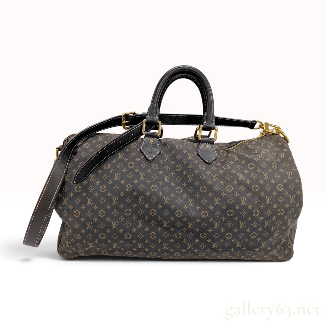 Louis Vuitton Monogram Idylle Speedy Voyage 45 Travel Bag: Louis Vuitton travel bag crafted from dark brown Monogram Idylle canvas, a jacquard textile blend featuring a miniaturized monogram pattern. The exterior features dark brown leather trim with white co