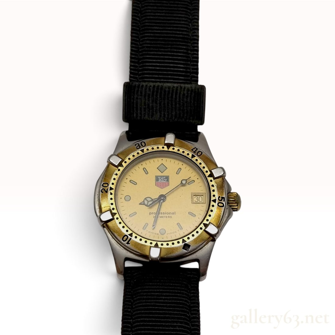 TAG Heuer Professional 2000 Series Diver Watch Reference 964.013-2: A mid-size TAG Heuer Professional 2000 series quartz wristwatch. The timepiece features a stainless steel case with a gold-plated unidirectional rotating bezel and a matching gold-plated crown. The ch